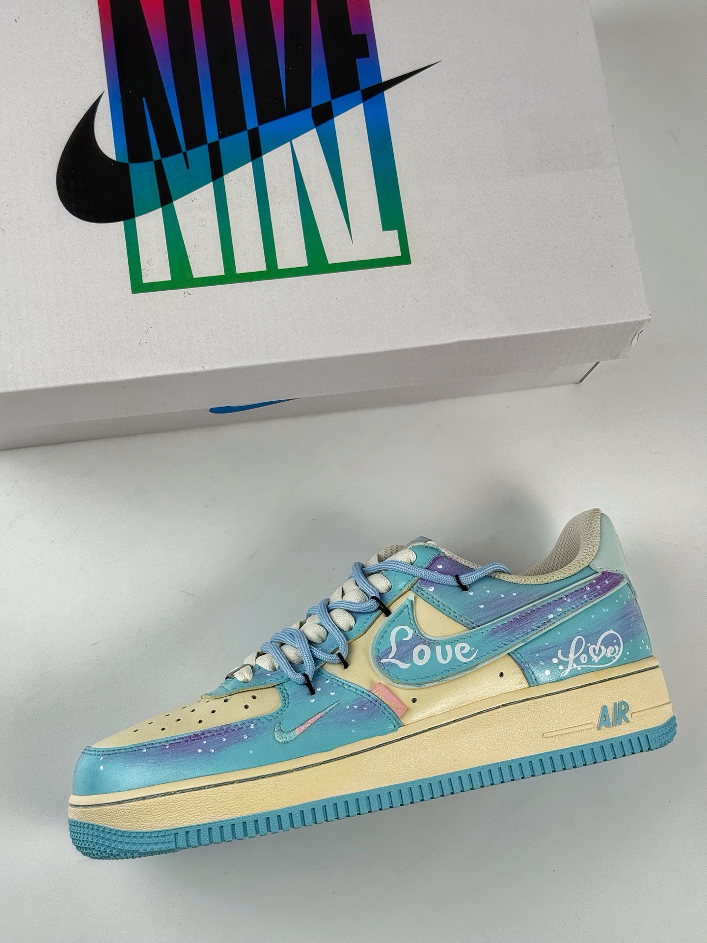 Nike Air Force 1 Low 07 x LOVE 蓝白小勾绑带  XL2332-555