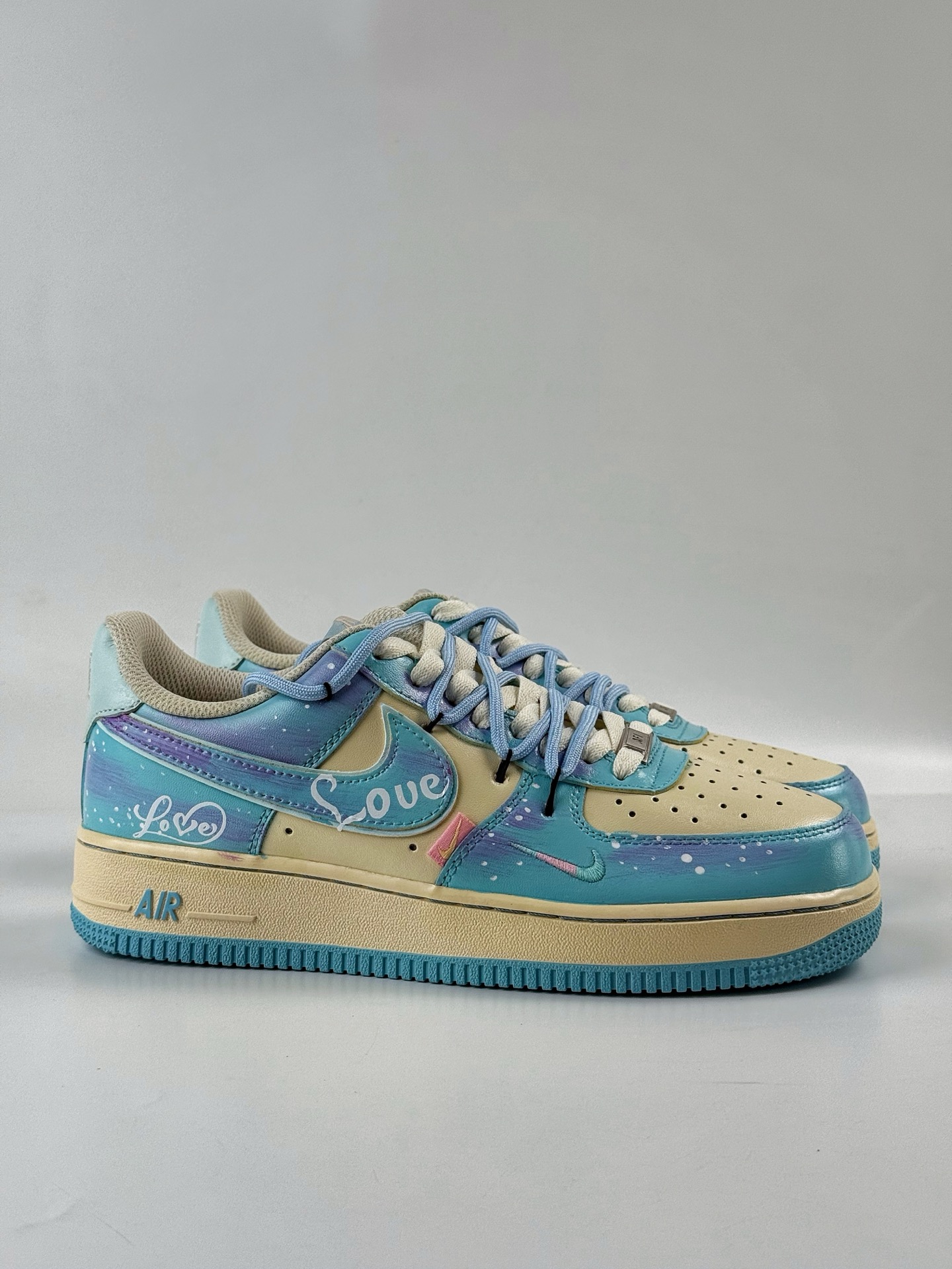Nike Air Force 1 Low 07 x LOVE 蓝白小勾绑带  XL2332-555