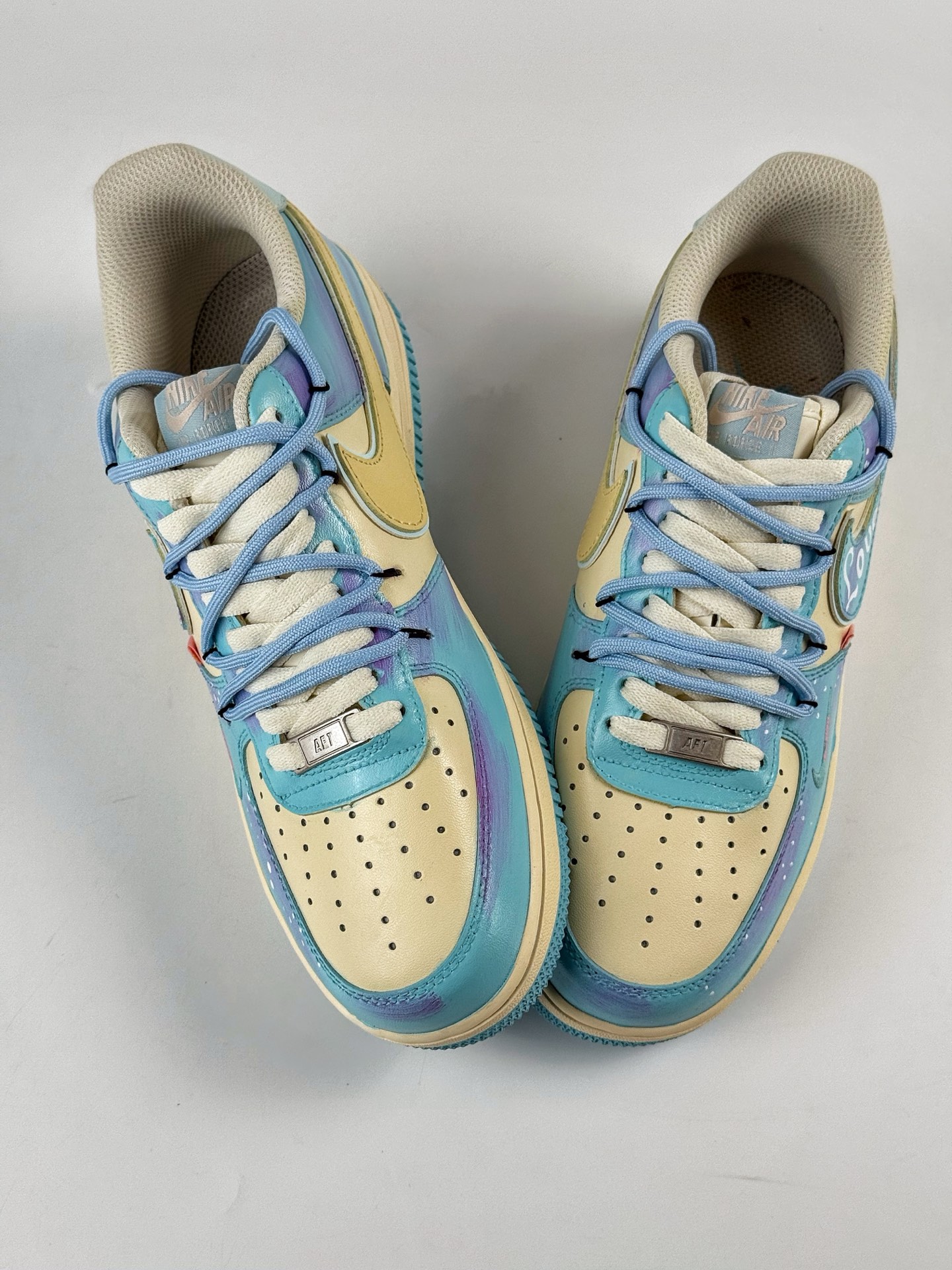 Nike Air Force 1 Low 07 x LOVE 蓝白小勾绑带  XL2332-555