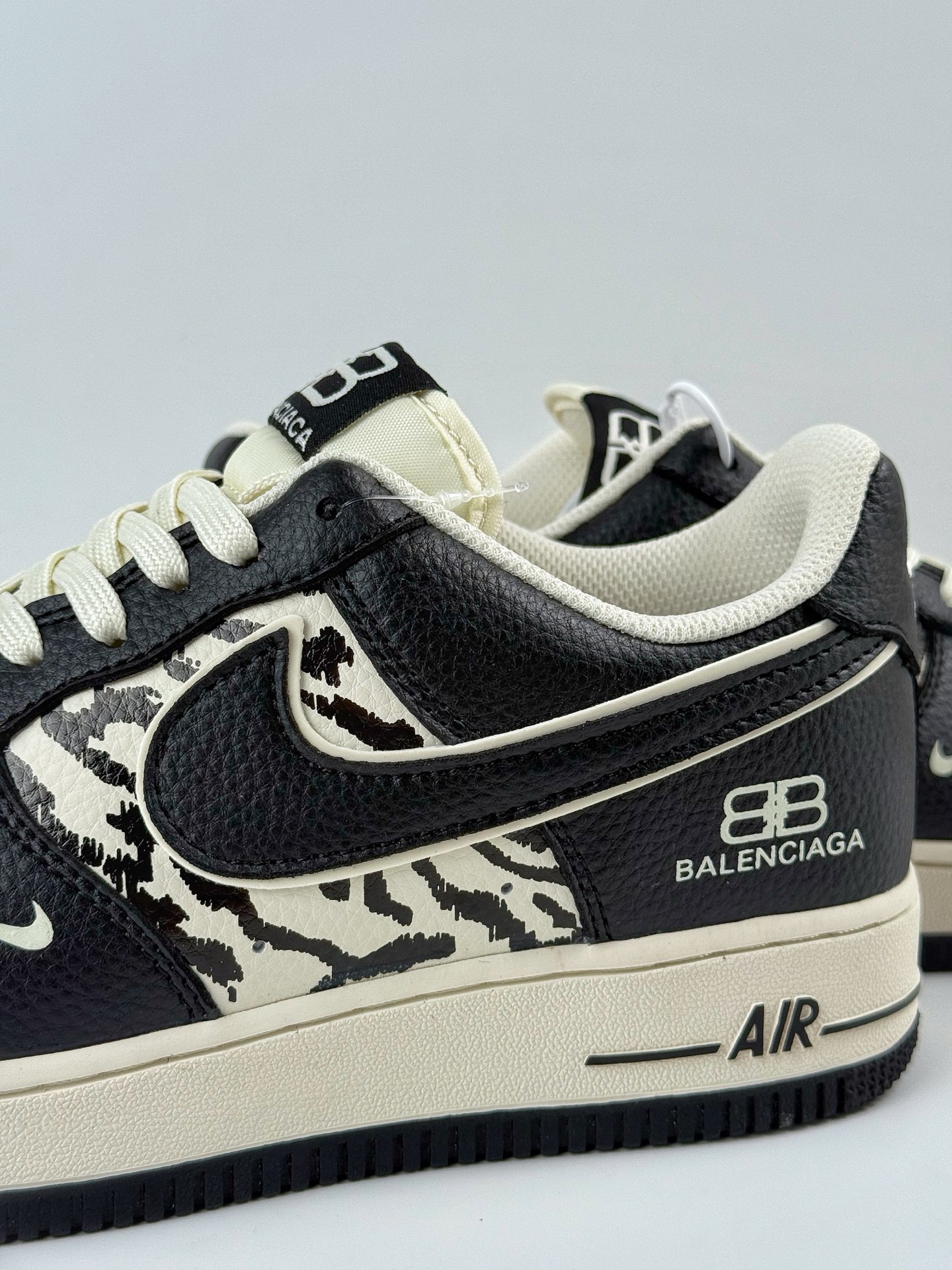 Nike Air Force 1 Low 07 x Balenciaga 黑白小勾  HJ3318-004
