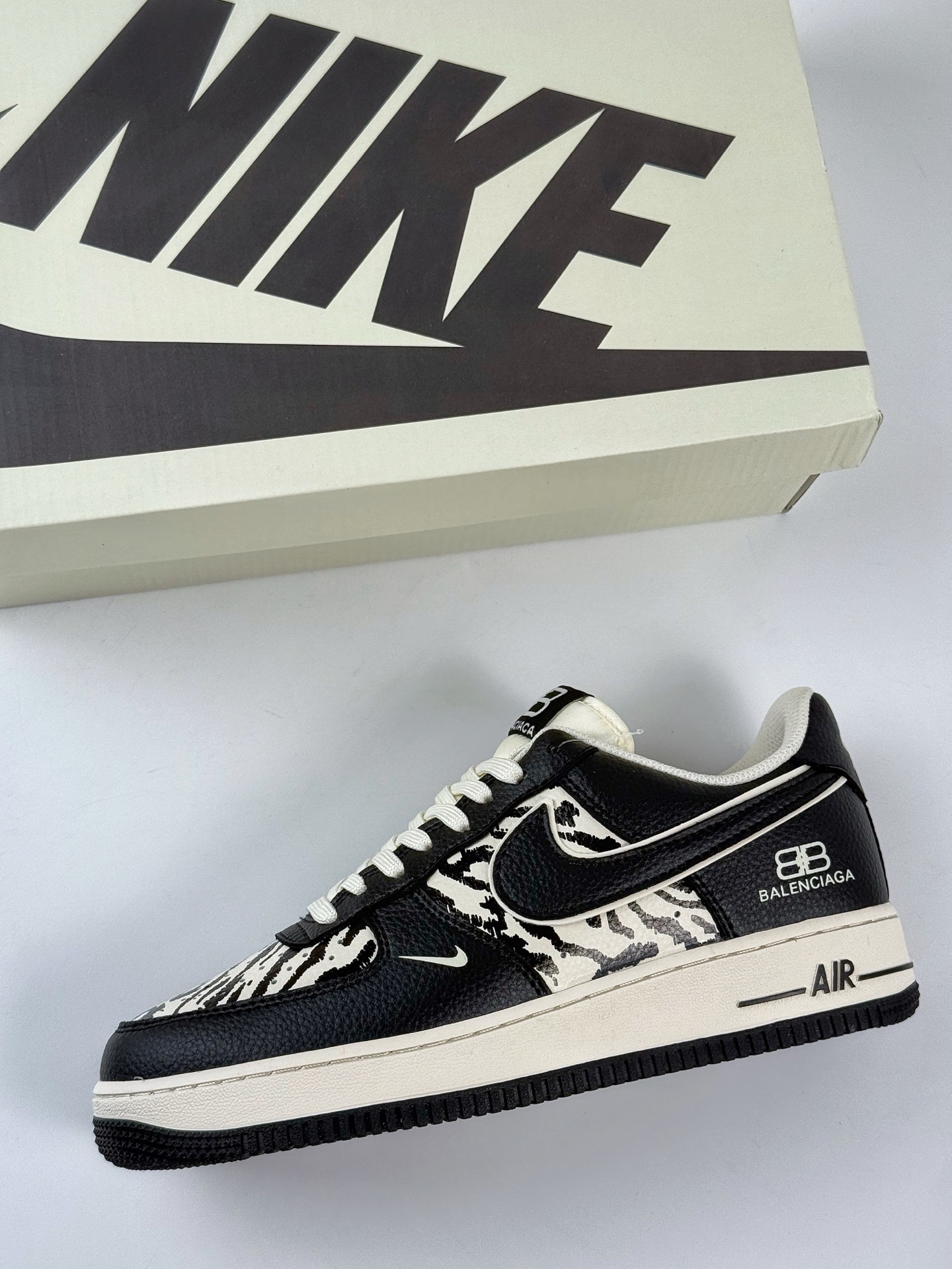Nike Air Force 1 Low 07 x Balenciaga 黑白小勾  HJ3318-004