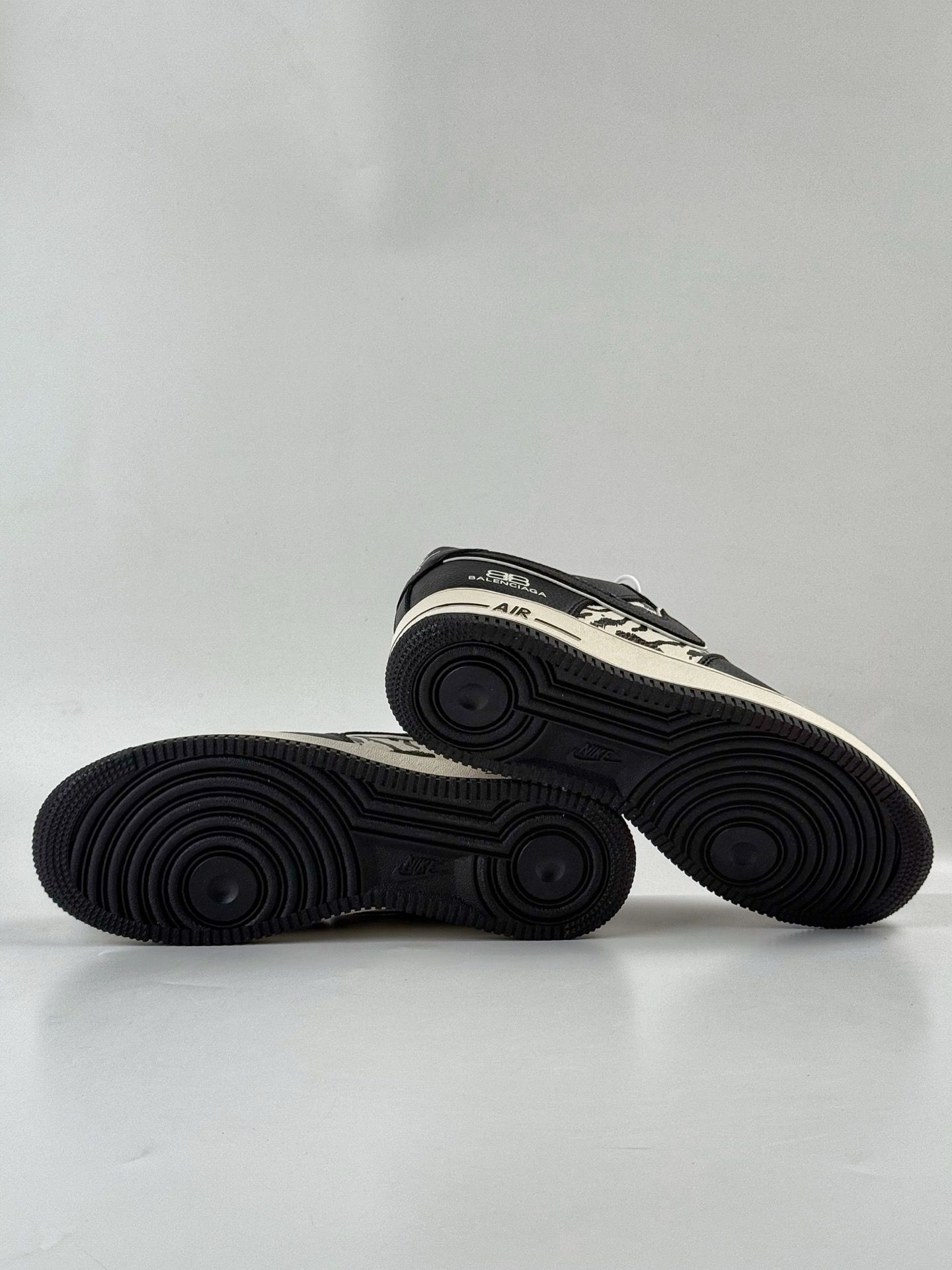 Nike Air Force 1 Low 07 x Balenciaga 黑白小勾  HJ3318-004