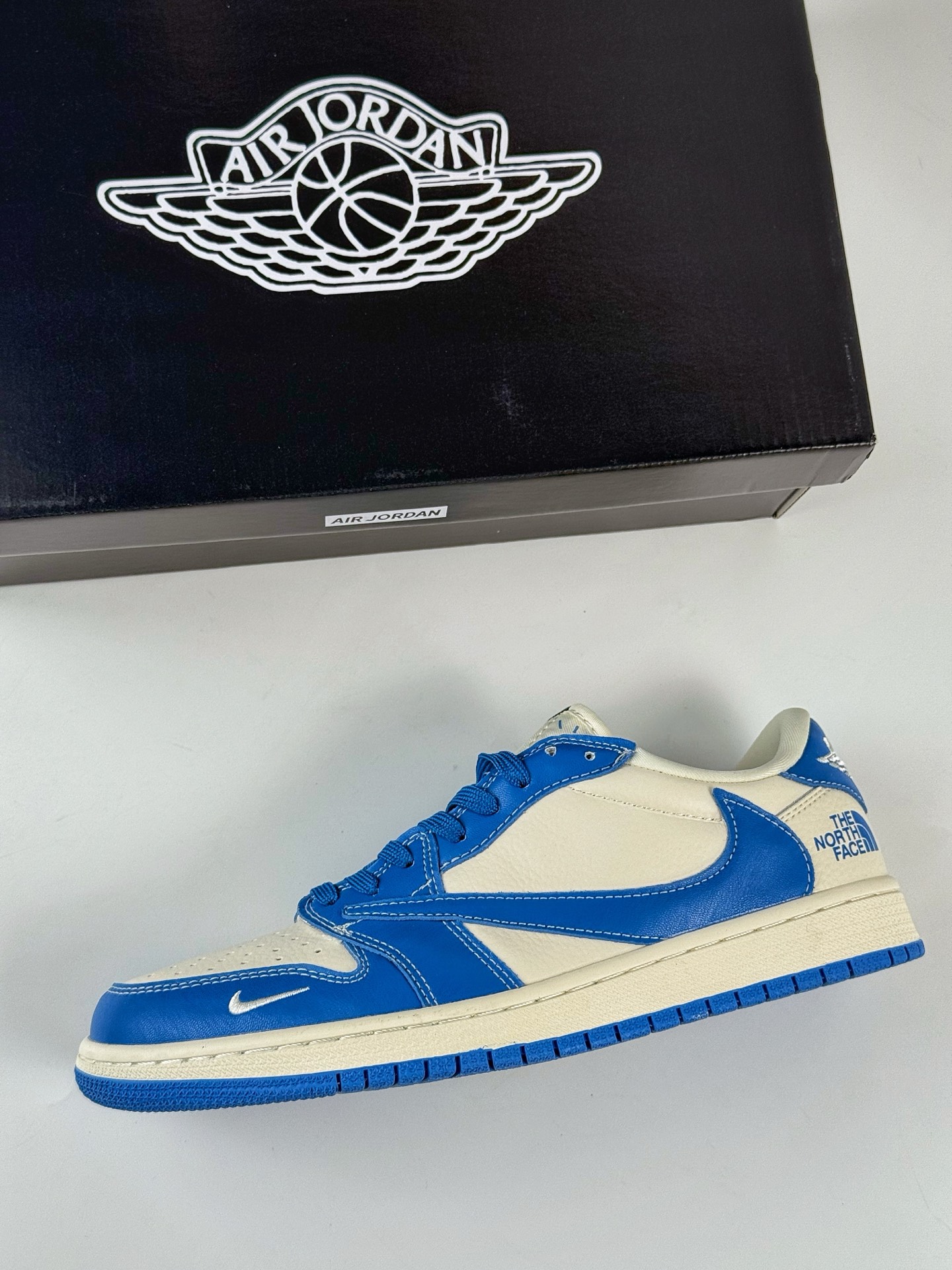 Travis Scott x Nike Air Jordan 1 Low x The North Face Air Jordan 1 Low 反转蓝白小勾倒钩  LD2025-033