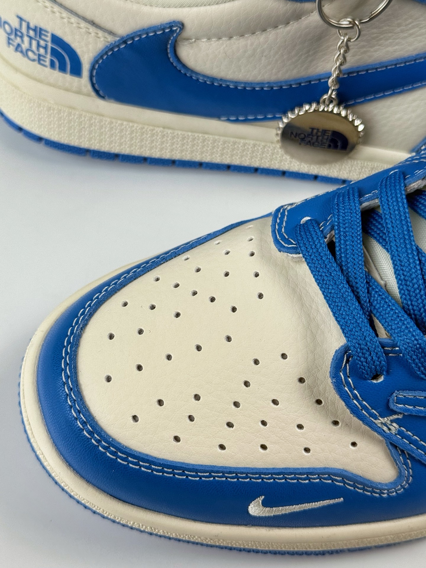 Travis Scott x Nike Air Jordan 1 Low x The North Face Air Jordan 1 Low 反转蓝白小勾倒钩  LD2025-033