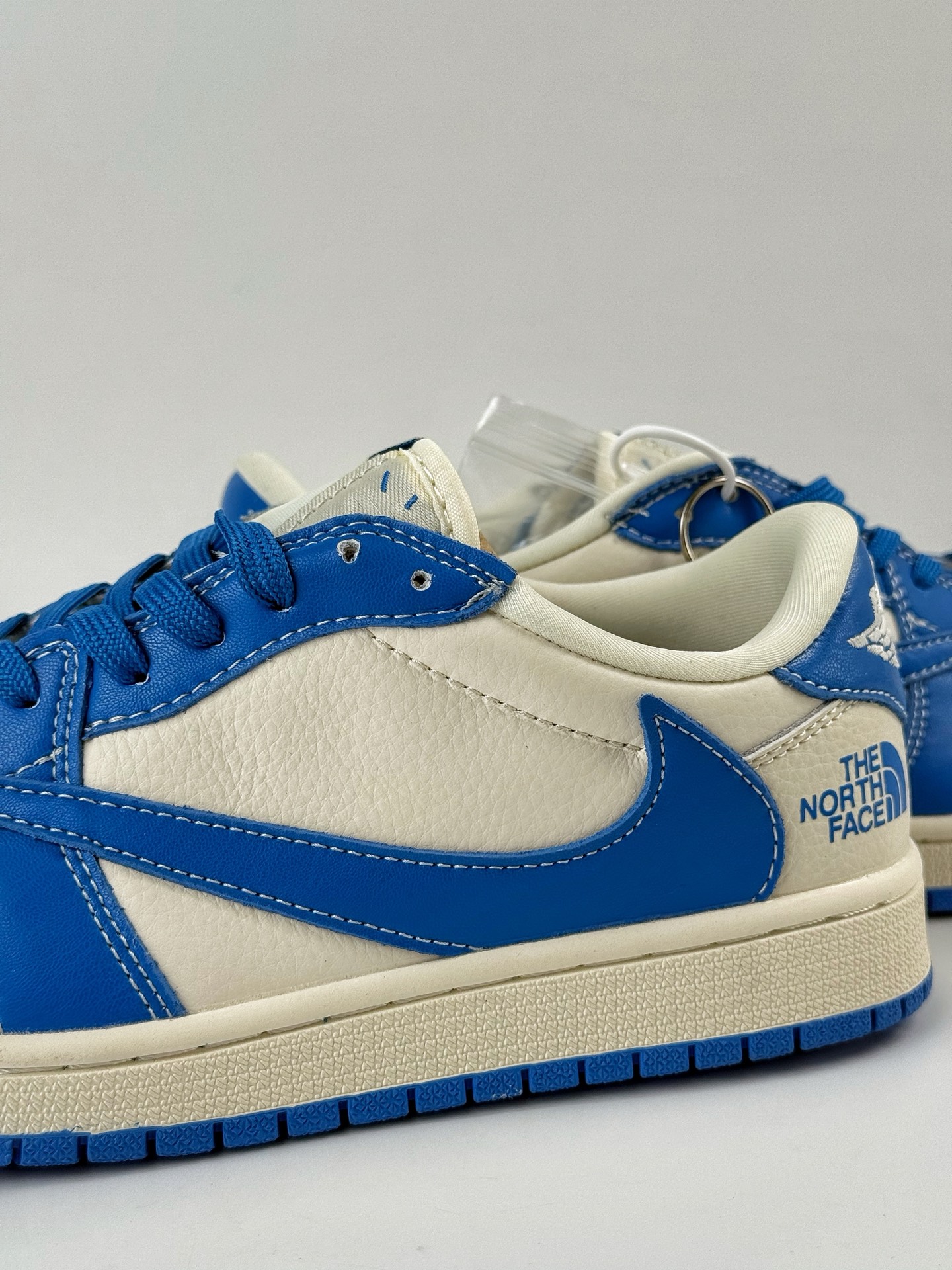 Travis Scott x Nike Air Jordan 1 Low x The North Face Air Jordan 1 Low 反转蓝白小勾倒钩  LD2025-033