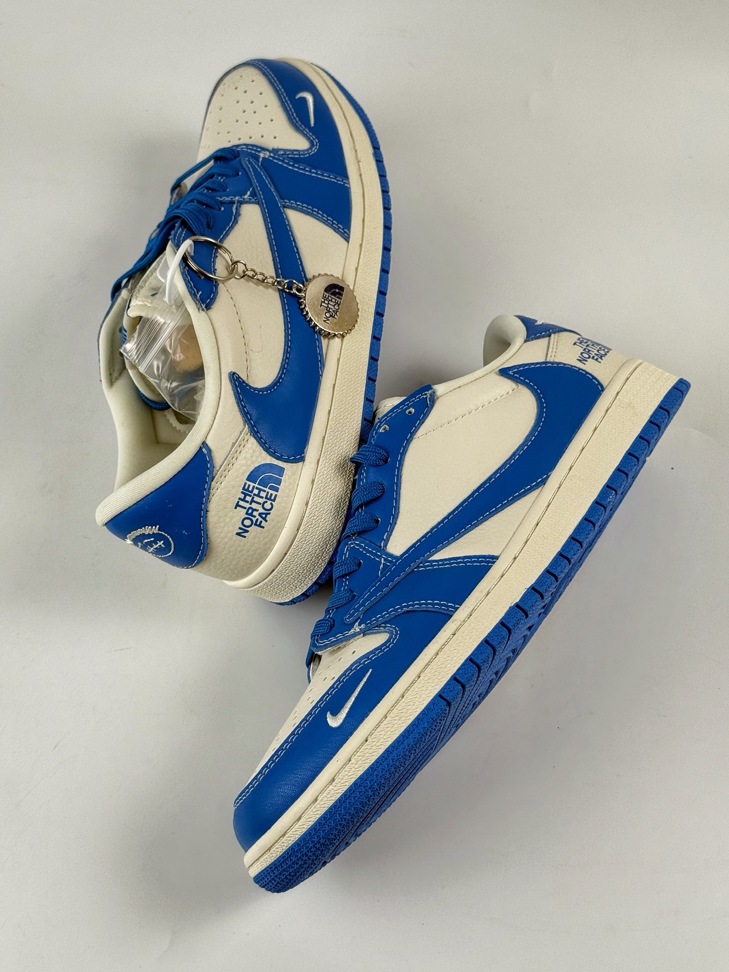 Travis Scott x Nike Air Jordan 1 Low x The North Face Air Jordan 1 Low 反转蓝白小勾倒钩  LD2025-033