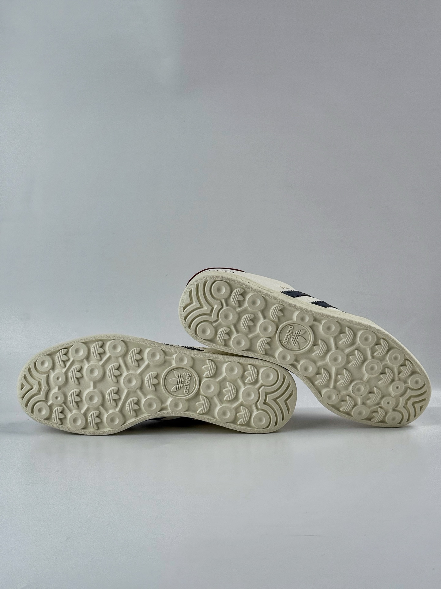 adidOriginals Gazelle INdoor x GUCCI 灰白黑 三叶草休闲防滑耐磨低帮板鞋  DM1234-012