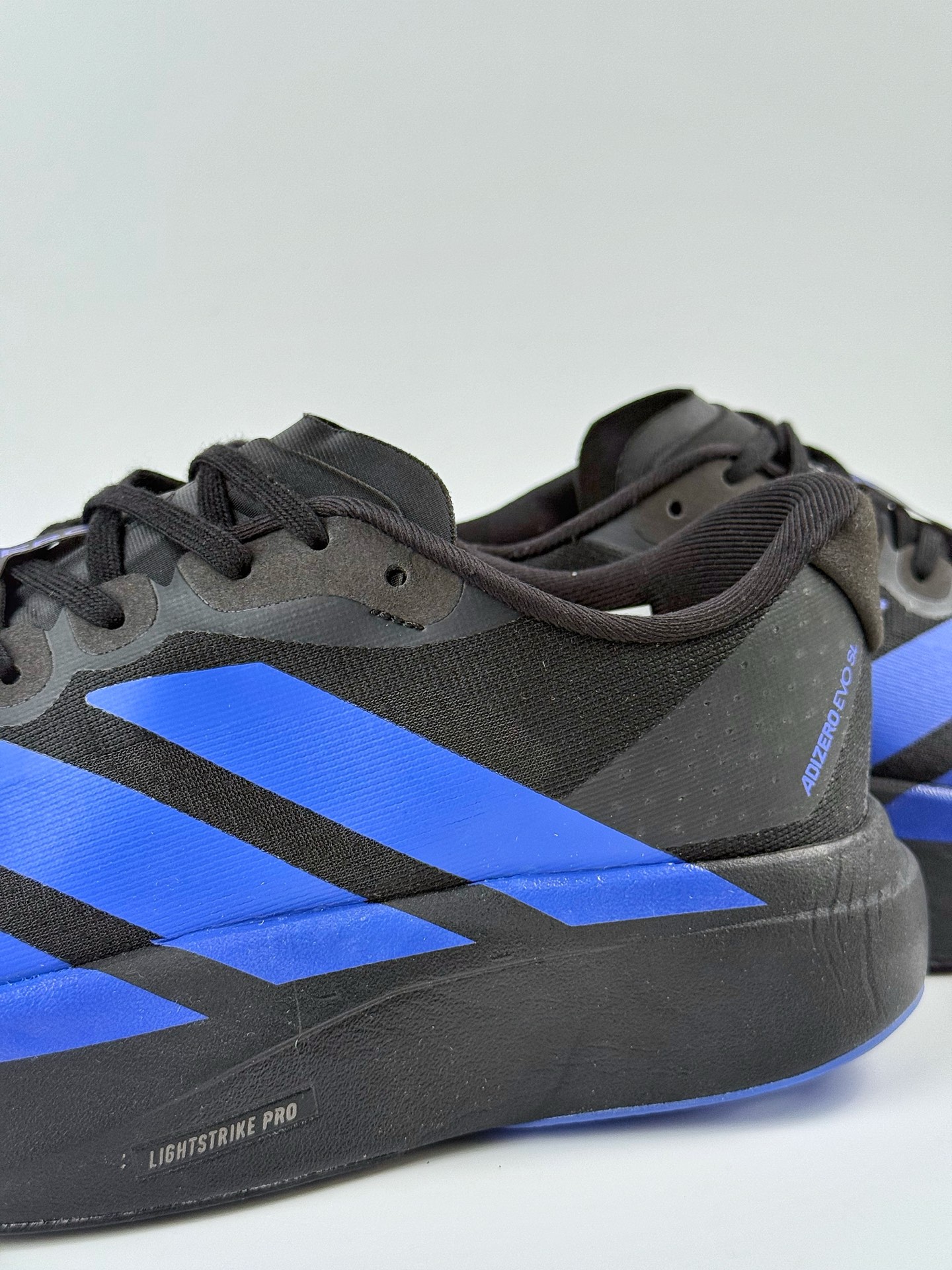 Ad Adizero Evo SL 轻盈跑鞋 耐磨减震专业跑步鞋  JR5836
