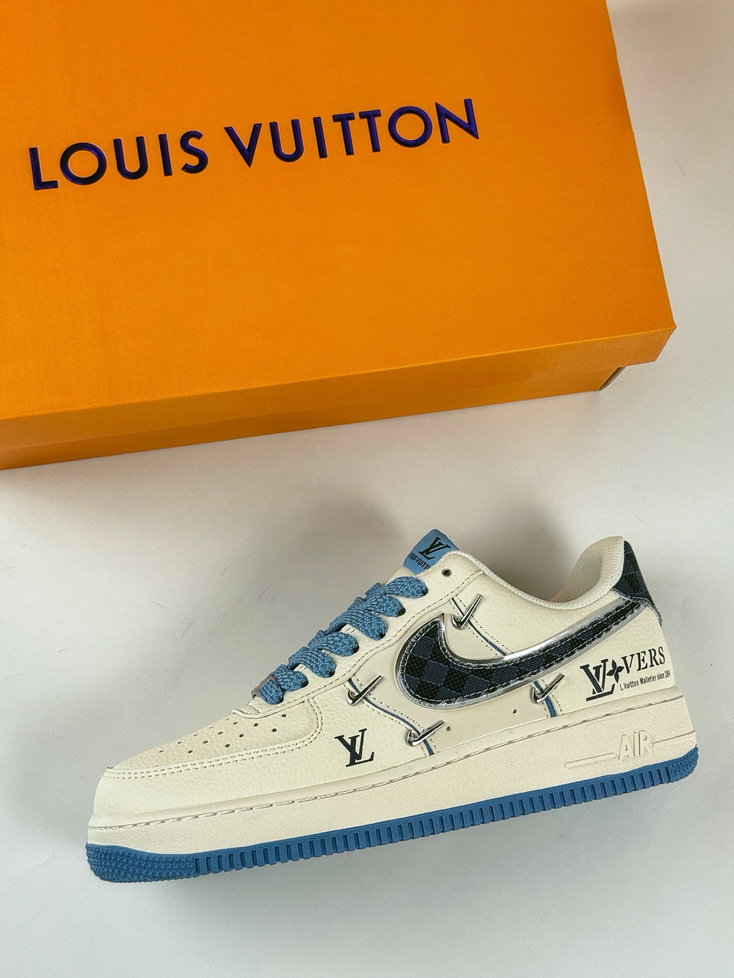 Nike Air Force 1 Low 07 x Louis Vuitton 米蓝四小勾满天星 XS2869-003