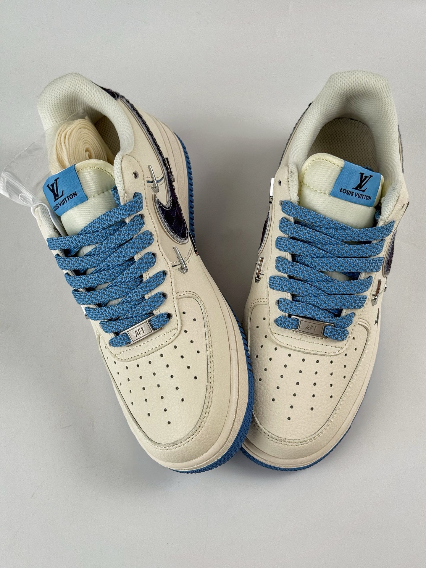 Nike Air Force 1 Low 07 x Louis Vuitton 米蓝四小勾满天星 XS2869-003