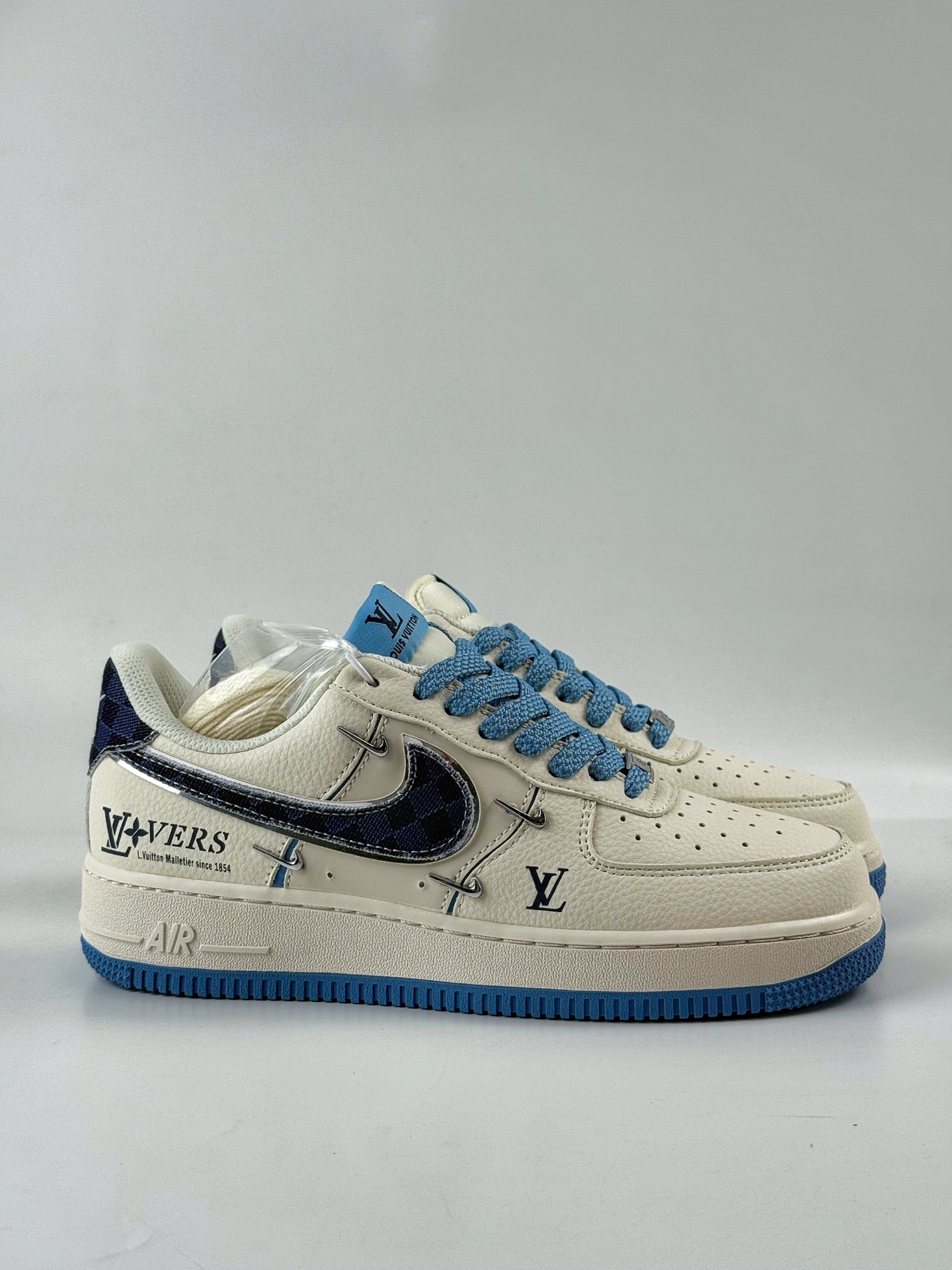 Nike Air Force 1 Low 07 x Louis Vuitton 米蓝四小勾满天星 XS2869-003