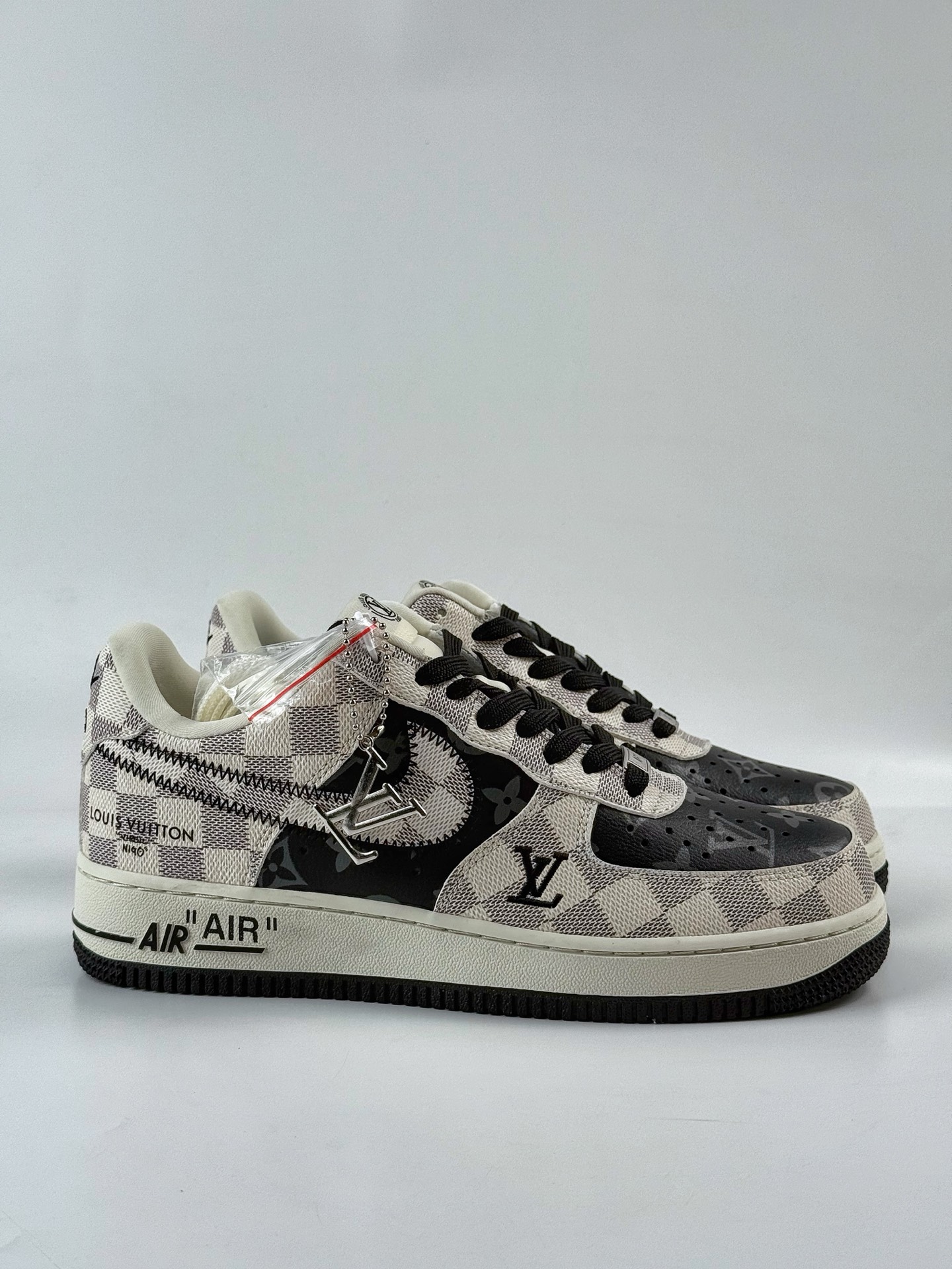 Nike Air Force 1 Low 07 x Louis Vuitton 格纹雾灰  SC0601-562