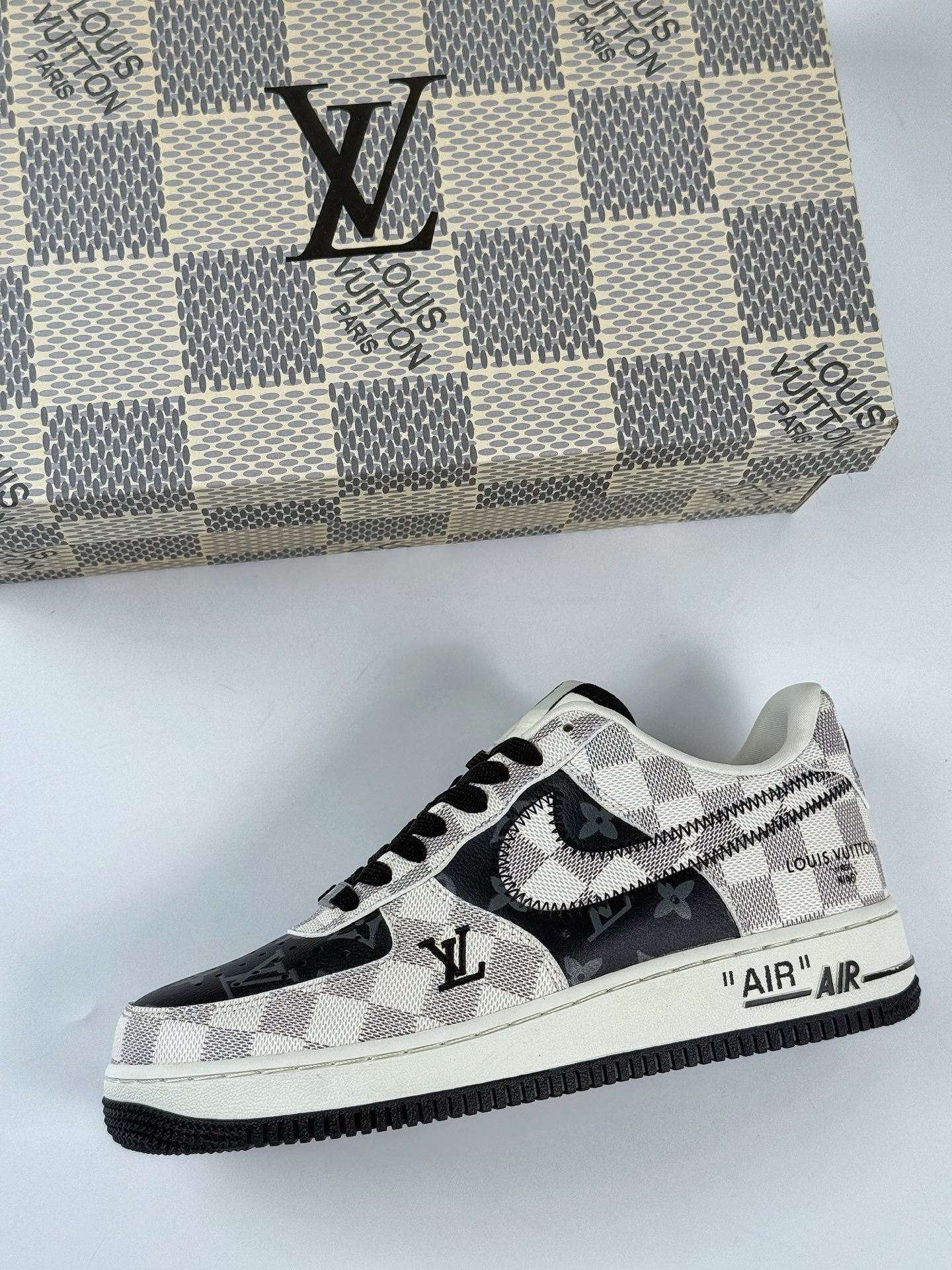 Nike Air Force 1 Low 07 x Louis Vuitton 格纹雾灰  SC0601-562