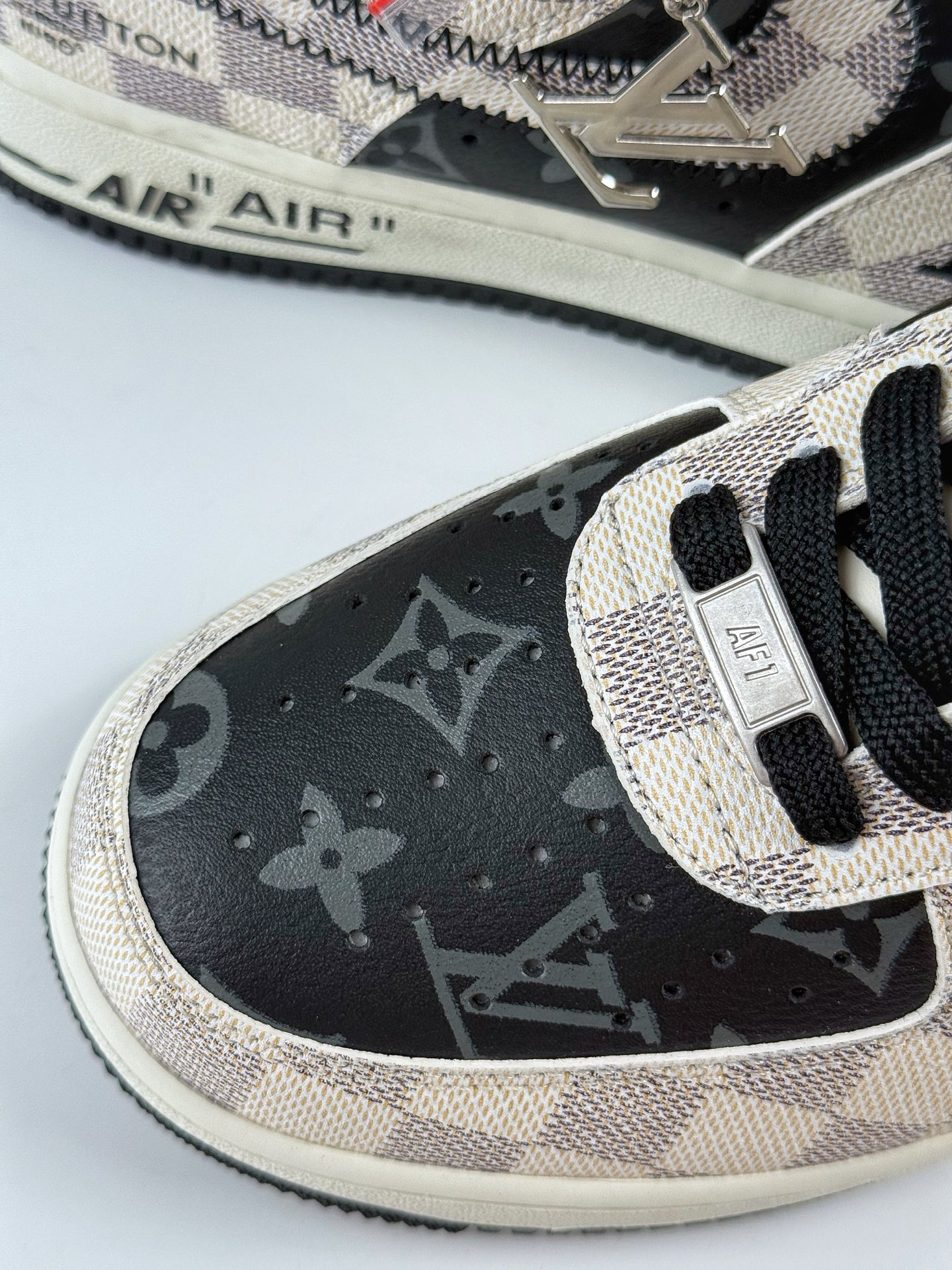Nike Air Force 1 Low 07 x Louis Vuitton 格纹雾灰  SC0601-562