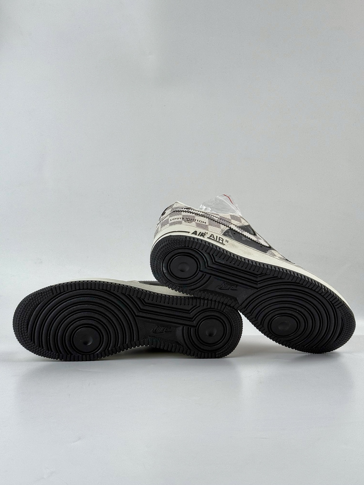 Nike Air Force 1 Low 07 x Louis Vuitton 格纹雾灰  SC0601-562