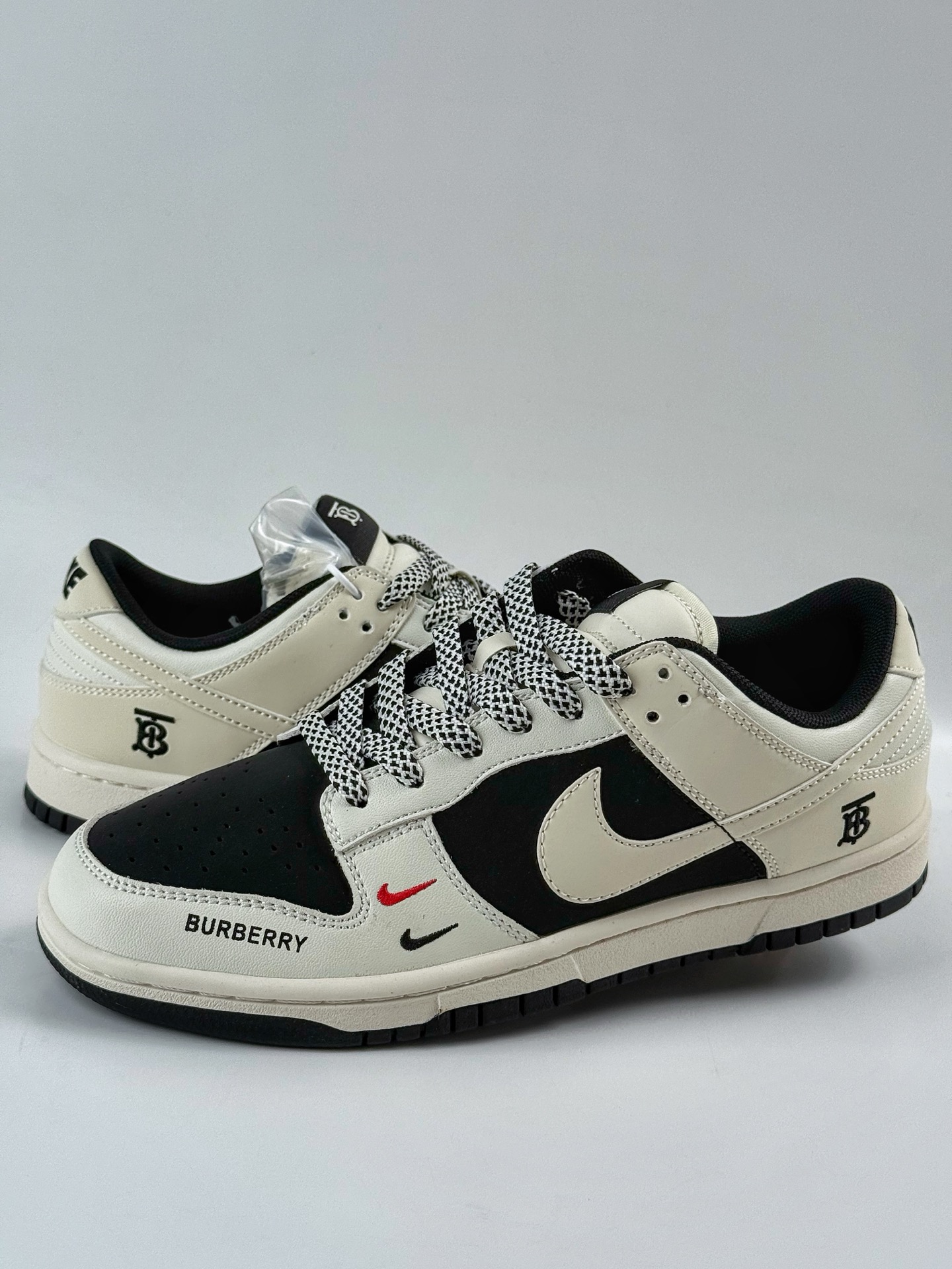 Nike SB Dunk Low x BURBERRY 白黑双小勾满天星  CS1688-117