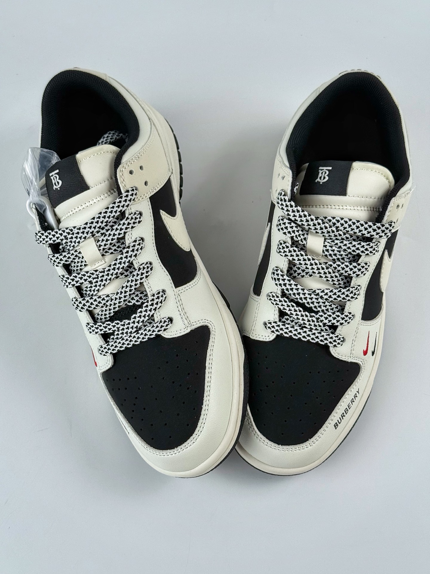 Nike SB Dunk Low x BURBERRY 白黑双小勾满天星  CS1688-117