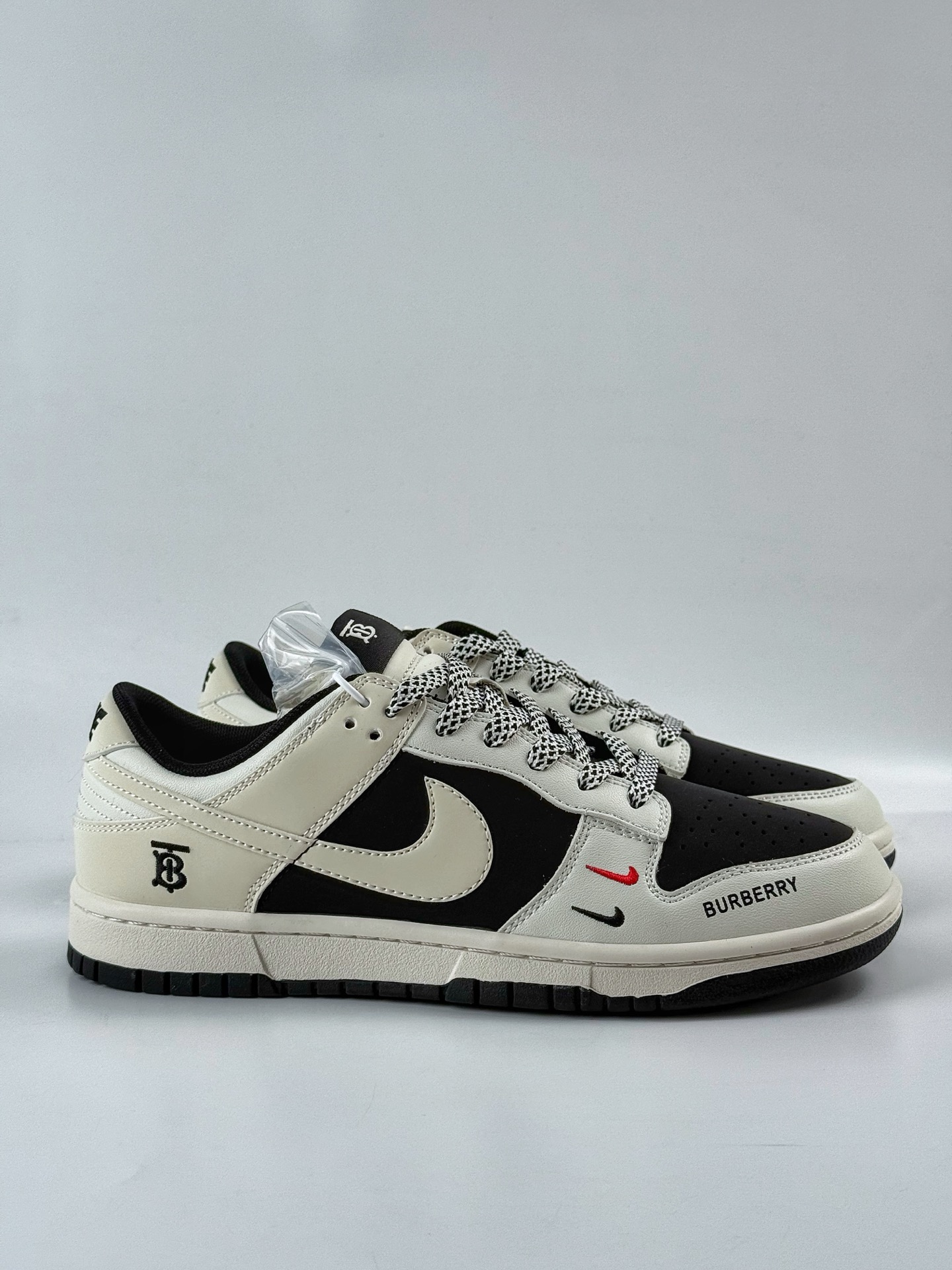 Nike SB Dunk Low x BURBERRY 白黑双小勾满天星  CS1688-117
