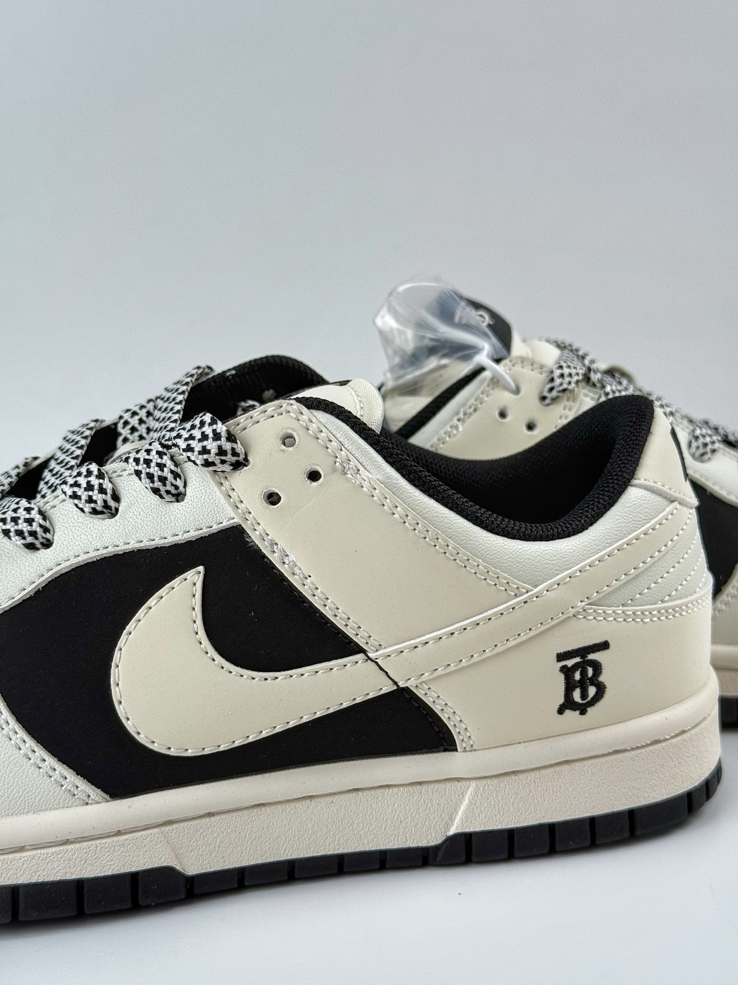 Nike SB Dunk Low x BURBERRY 白黑双小勾满天星  CS1688-117