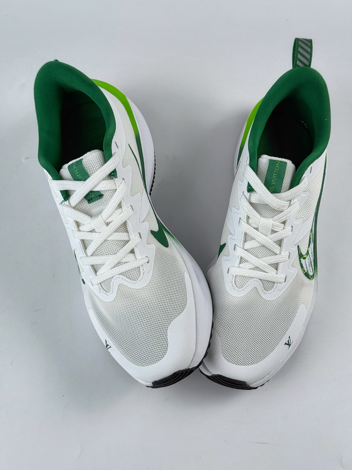 200 NIKE ZOOM PLUS x Louis Vuitton 全新跑鞋  CK4318-160