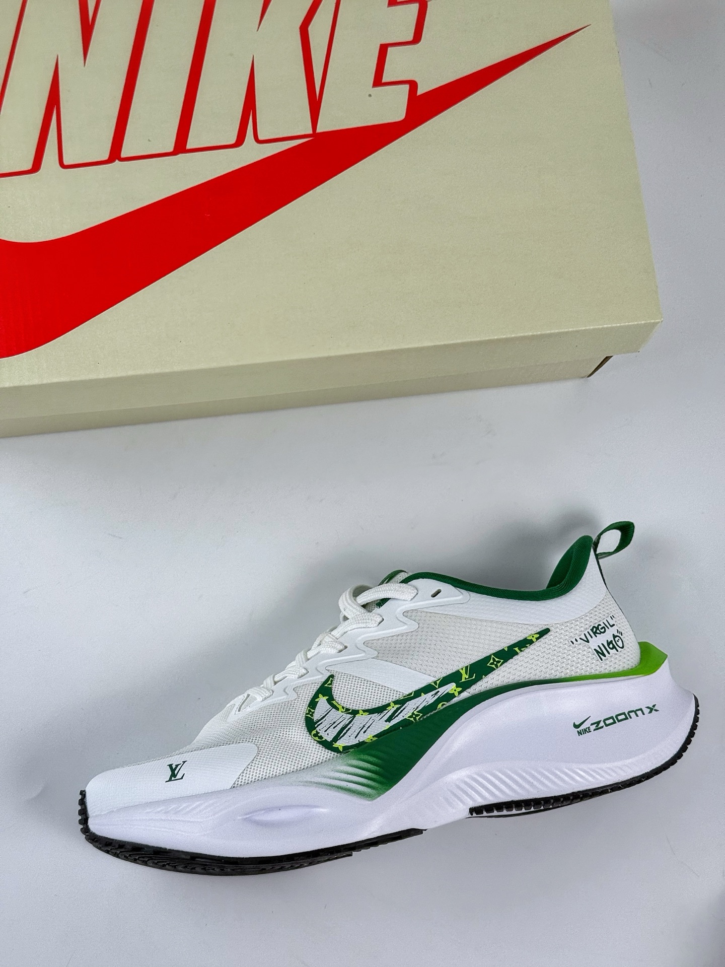 200 NIKE ZOOM PLUS x Louis Vuitton 全新跑鞋  CK4318-160