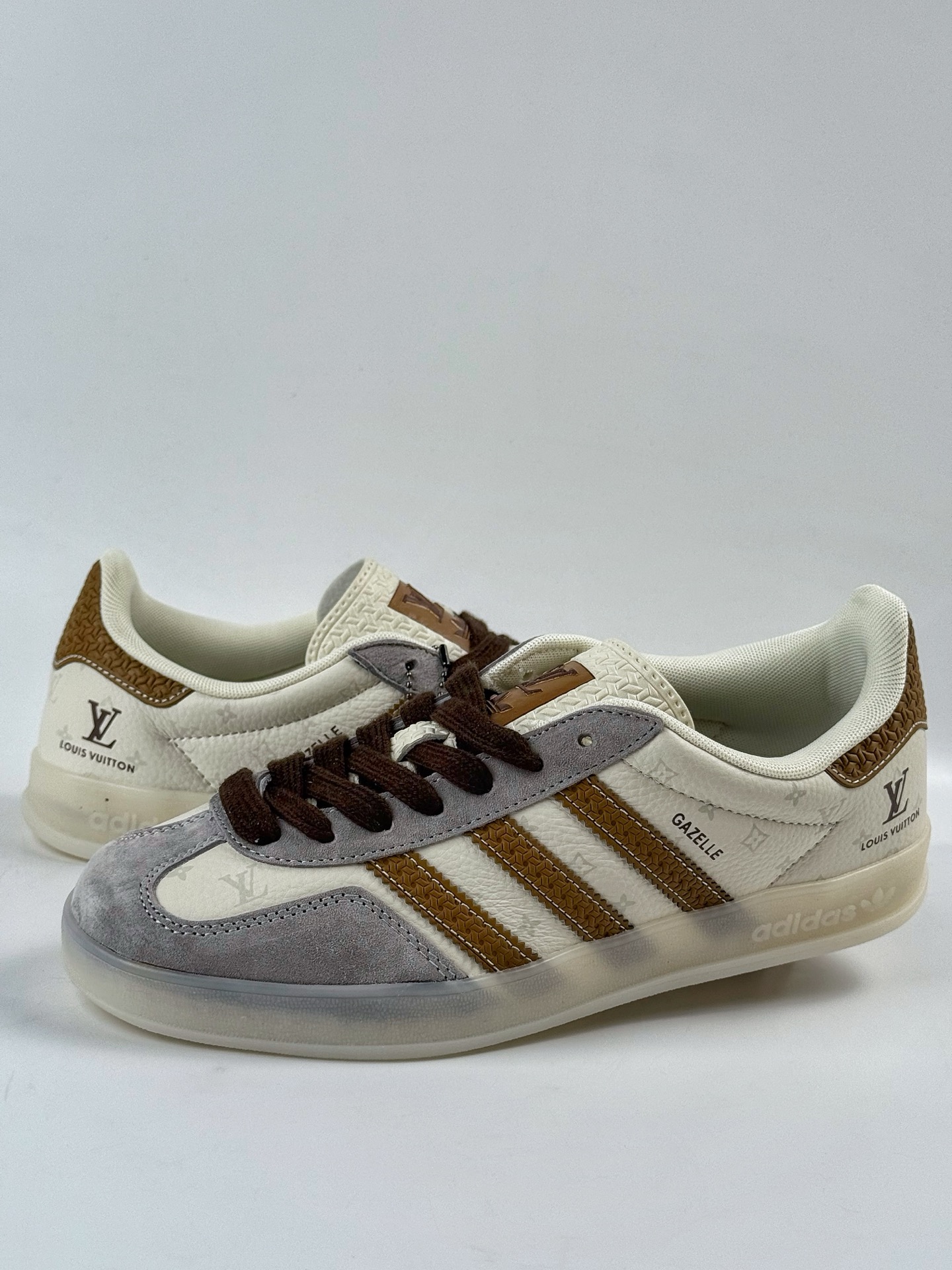 adidOriginals Gazelle INdoor x Louis Vuitton 灰白 三叶草休闲防滑耐磨低帮板鞋  DM1234-010