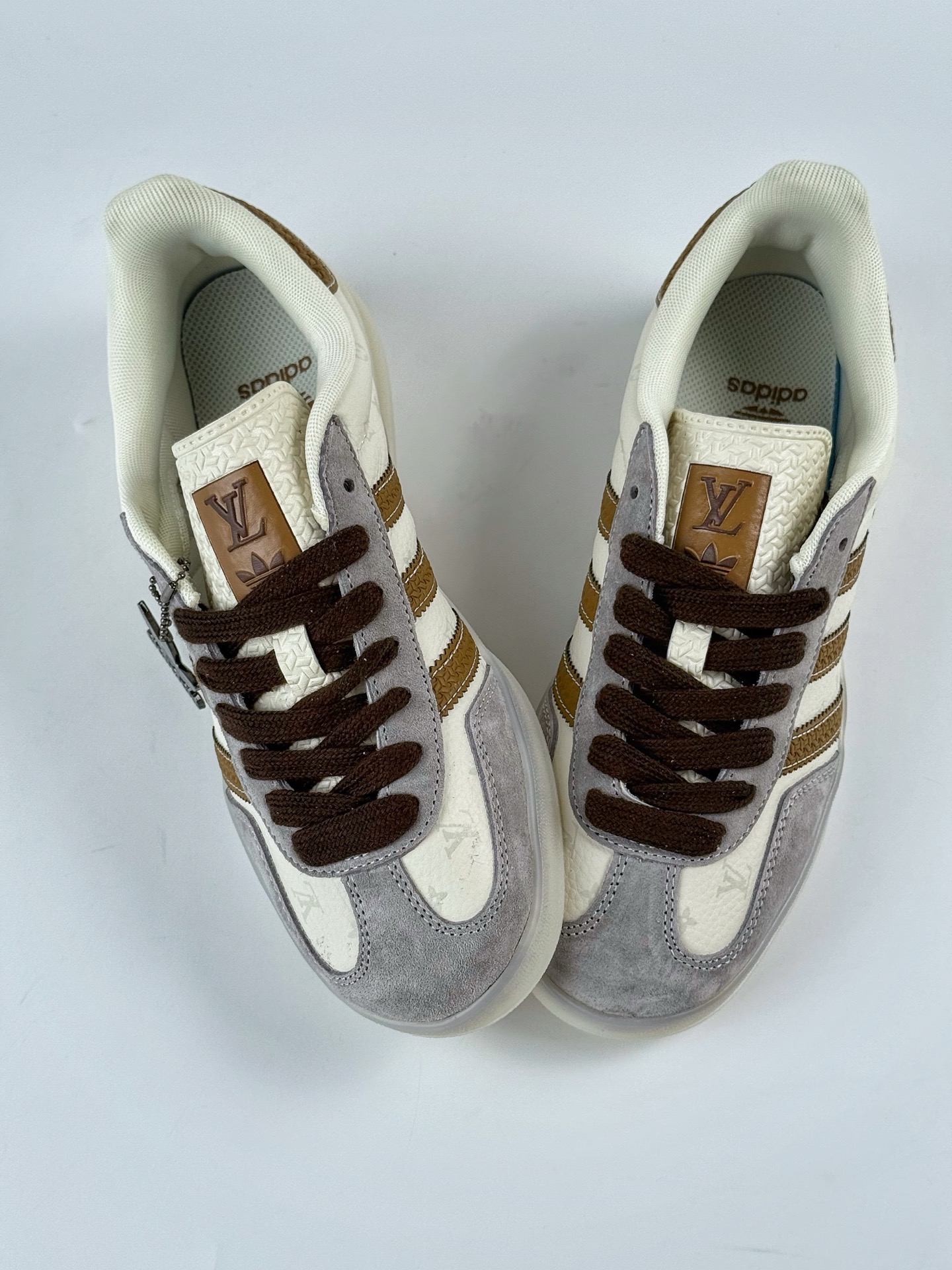 adidOriginals Gazelle INdoor x Louis Vuitton 灰白 三叶草休闲防滑耐磨低帮板鞋  DM1234-010