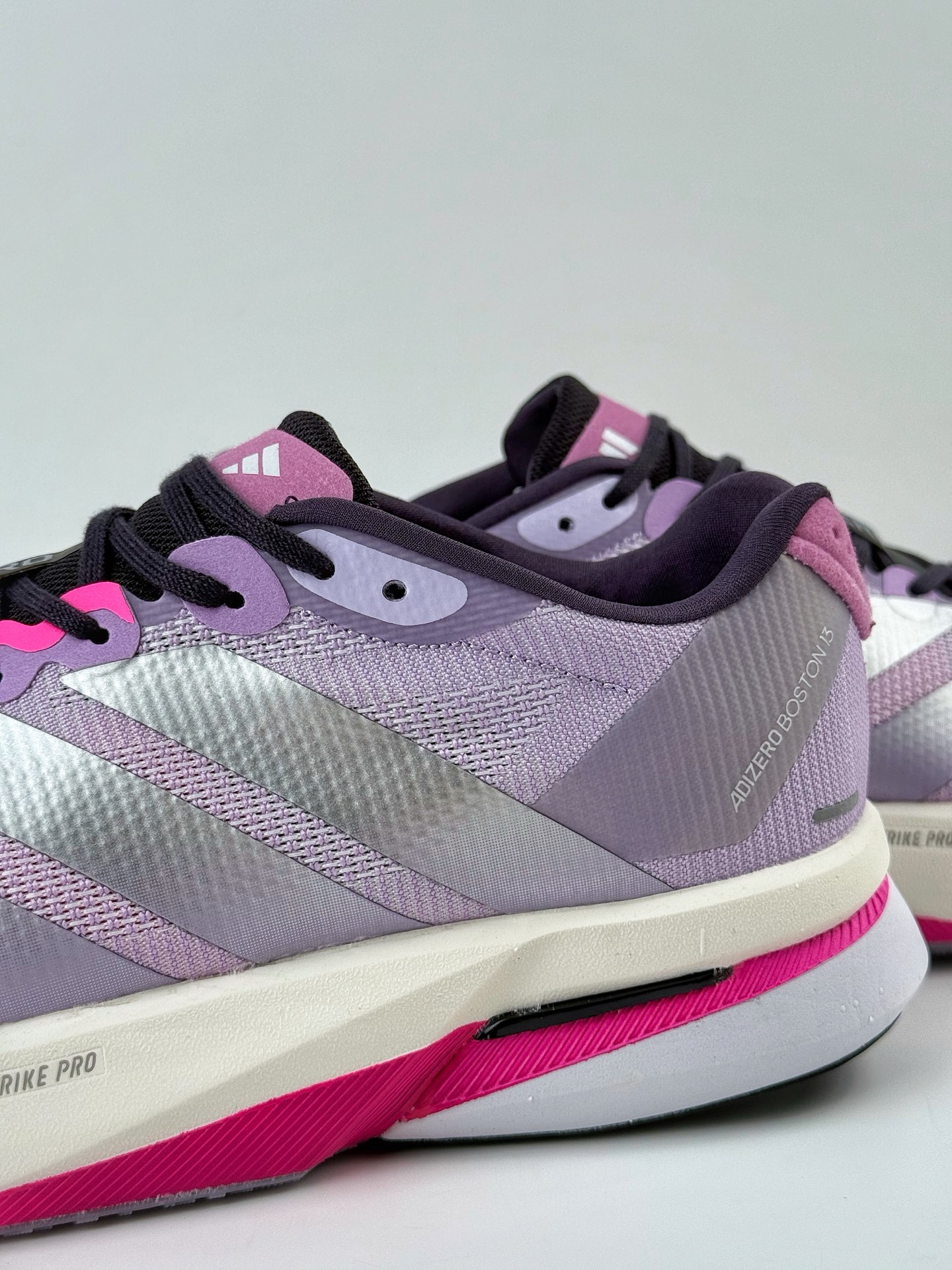 AdidAdizero Boston 13 轻盈跑鞋 超轻发泡底 缓震透气跑步鞋 IS4955