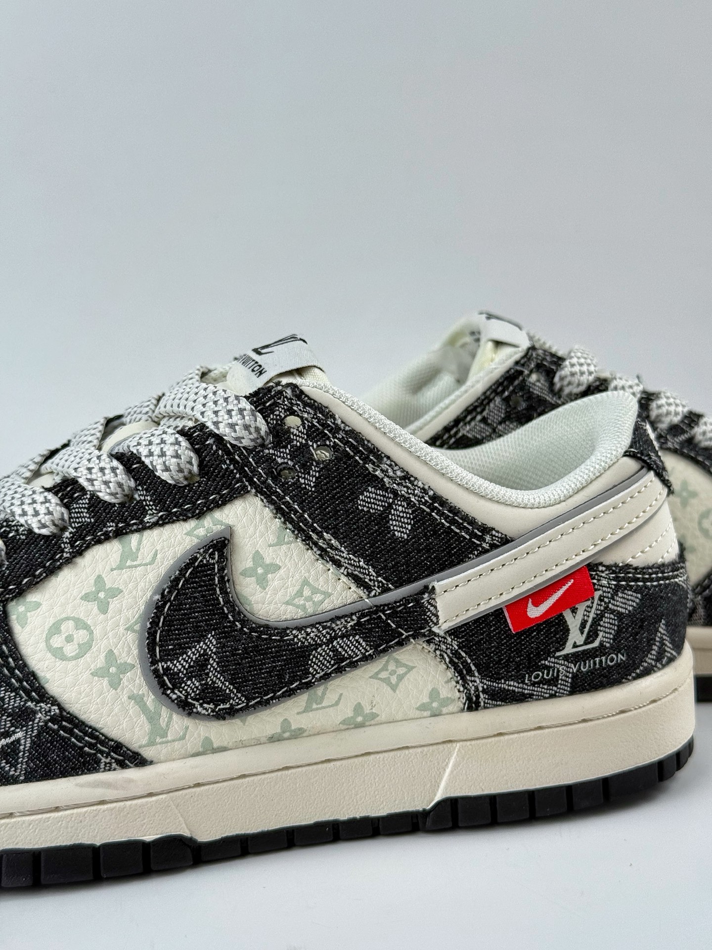 Nike SB Dunk Low x Louis Vuitton 黑白牛仔双小勾满天星  YX5066-378