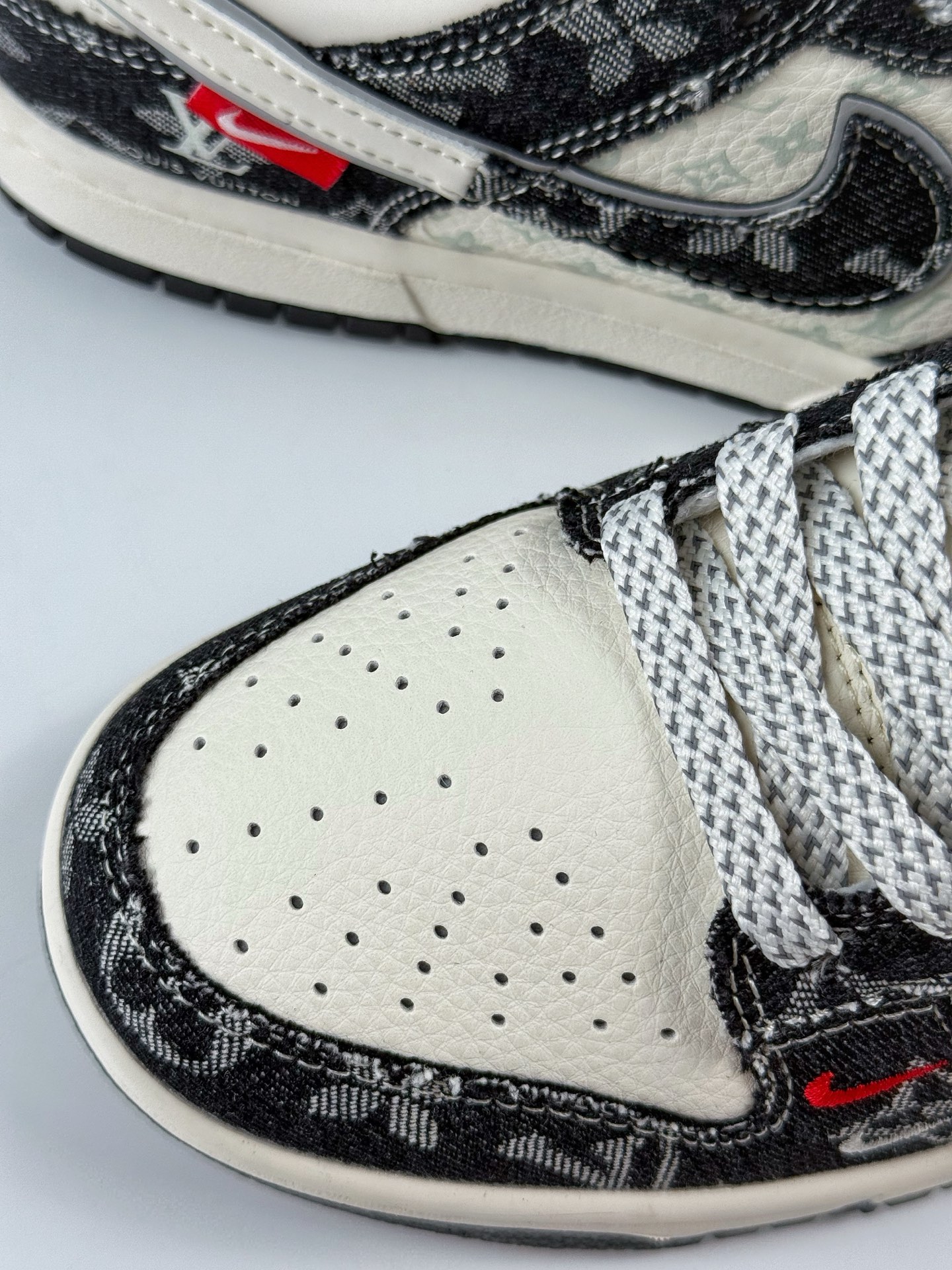 Nike SB Dunk Low x Louis Vuitton 黑白牛仔双小勾满天星  YX5066-378