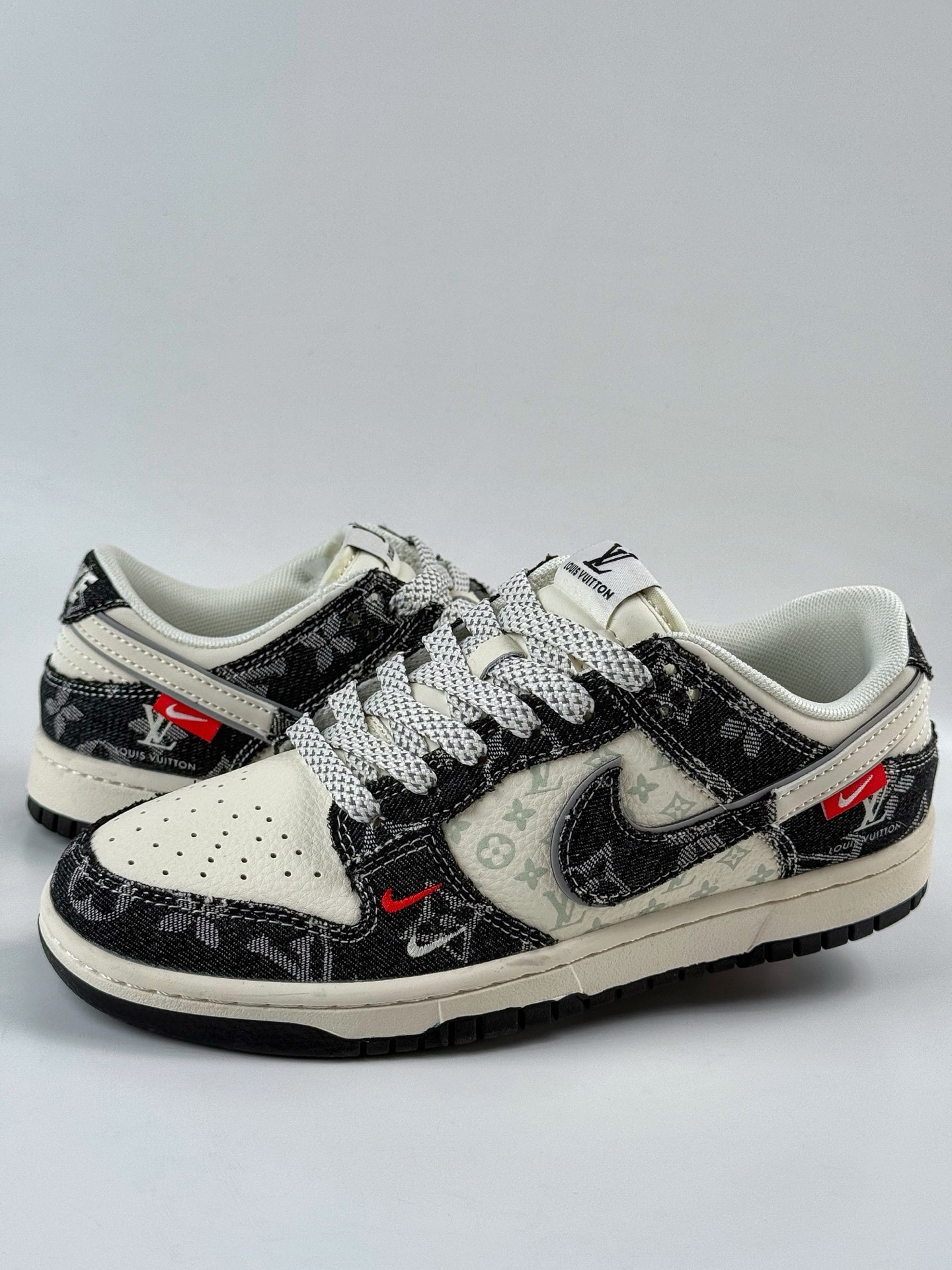 Nike SB Dunk Low x Louis Vuitton 黑白牛仔双小勾满天星  YX5066-378