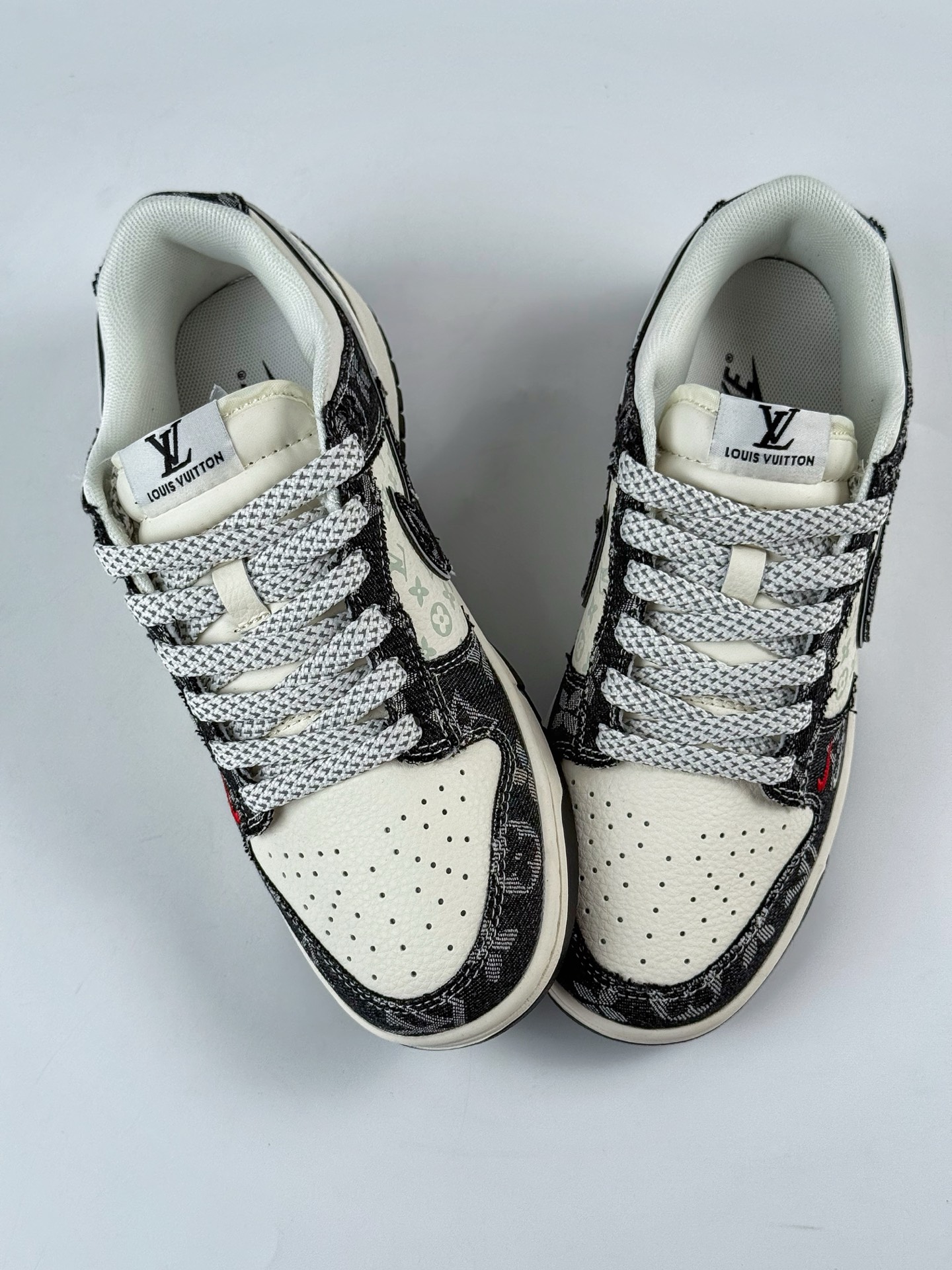 Nike SB Dunk Low x Louis Vuitton 黑白牛仔双小勾满天星  YX5066-378