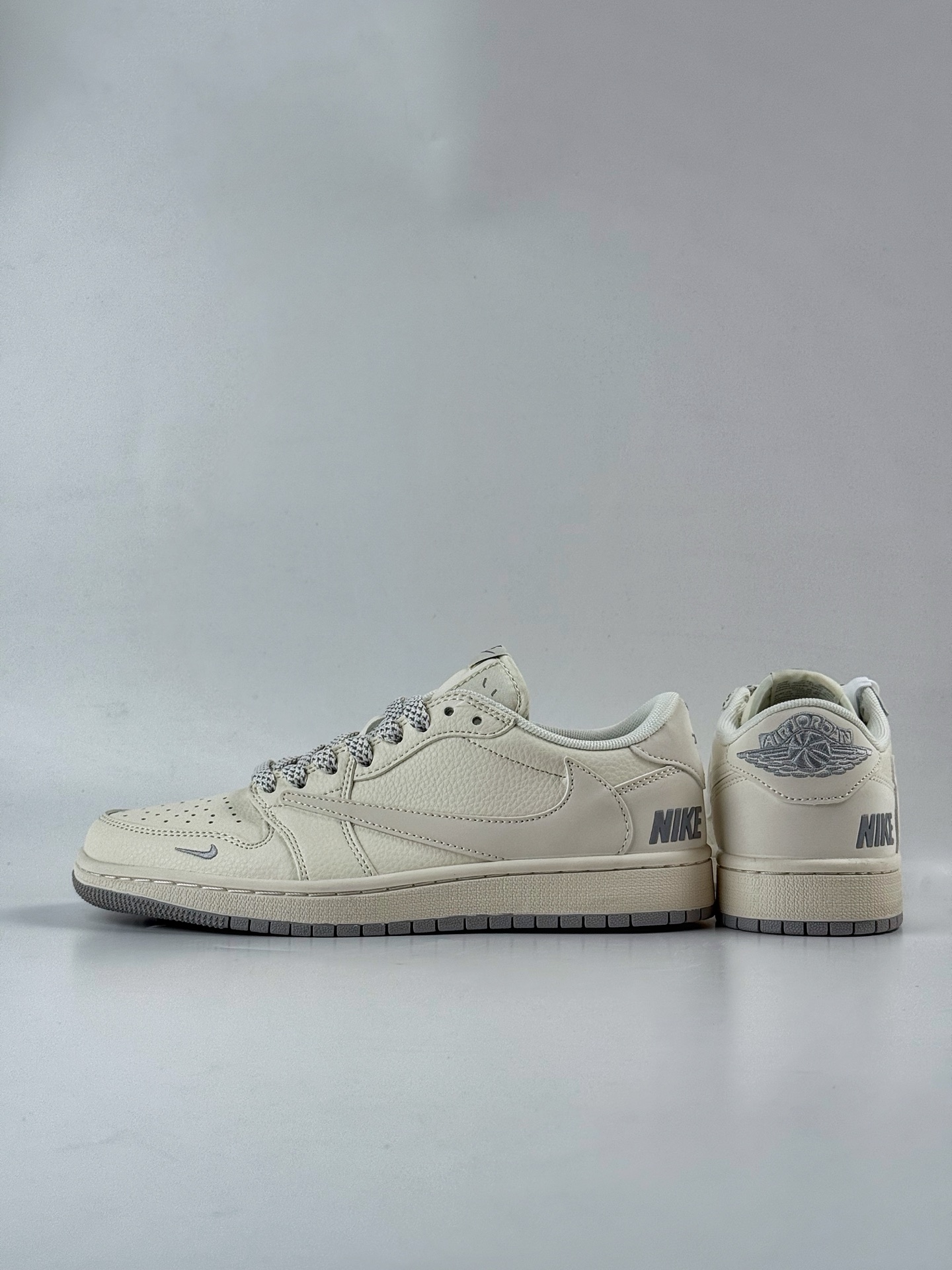 Travis Scott x Nike Air Jordan 1 Low x NIKE Air Jordan 1 Low 反转米白灰小勾满天星倒钩  JP1628-255