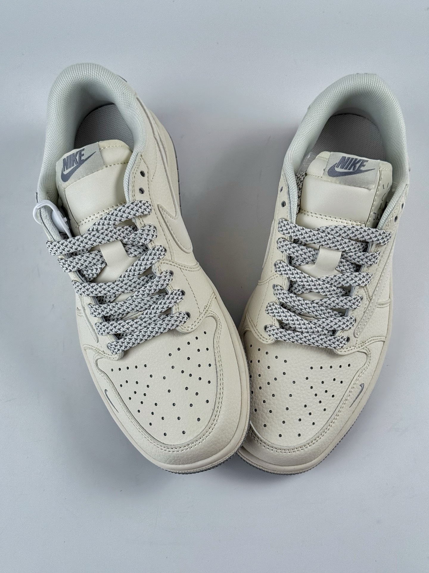 Travis Scott x Nike Air Jordan 1 Low x NIKE Air Jordan 1 Low 反转米白灰小勾满天星倒钩  JP1628-255