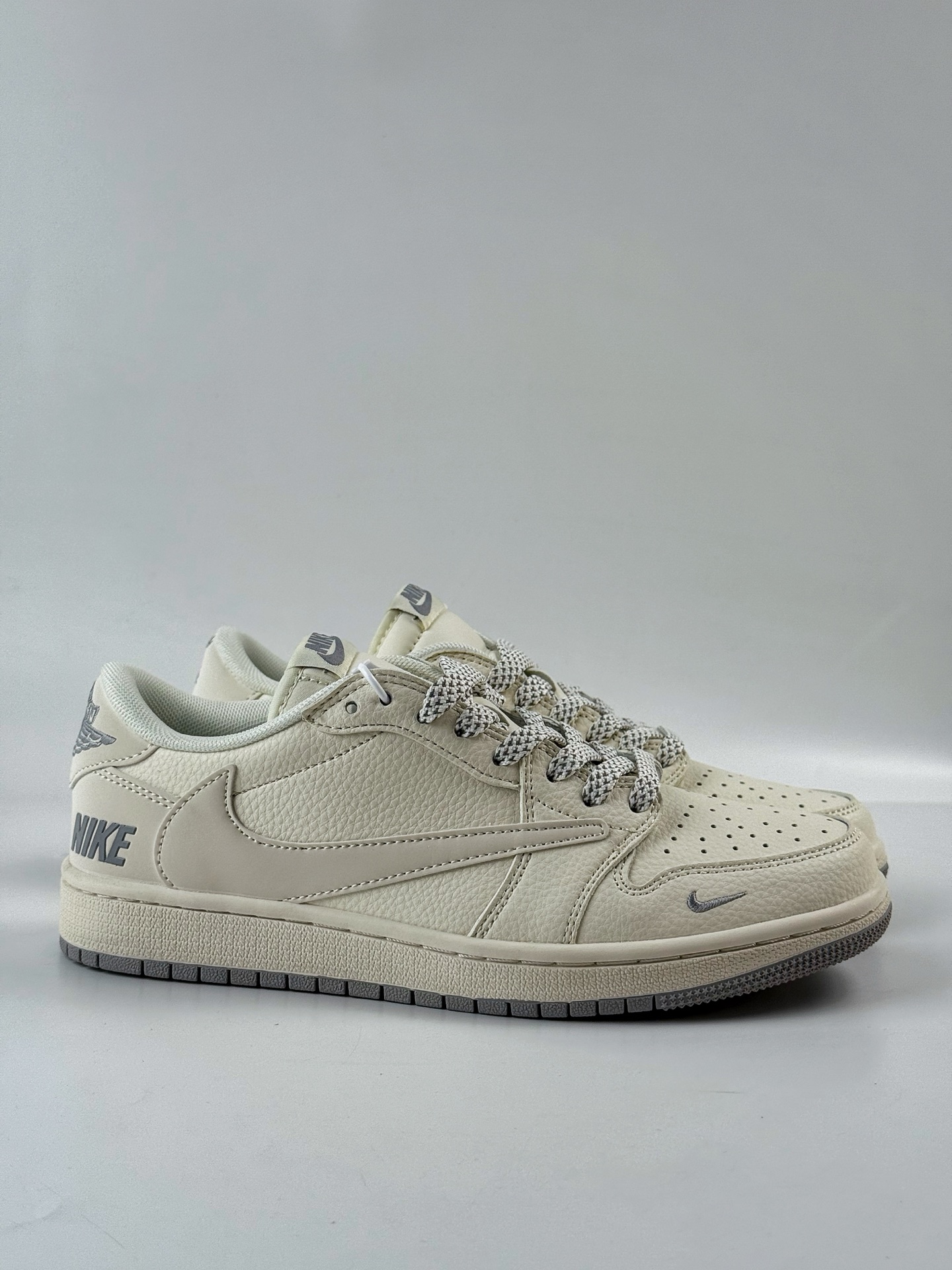 Travis Scott x Nike Air Jordan 1 Low x NIKE Air Jordan 1 Low 反转米白灰小勾满天星倒钩  JP1628-255