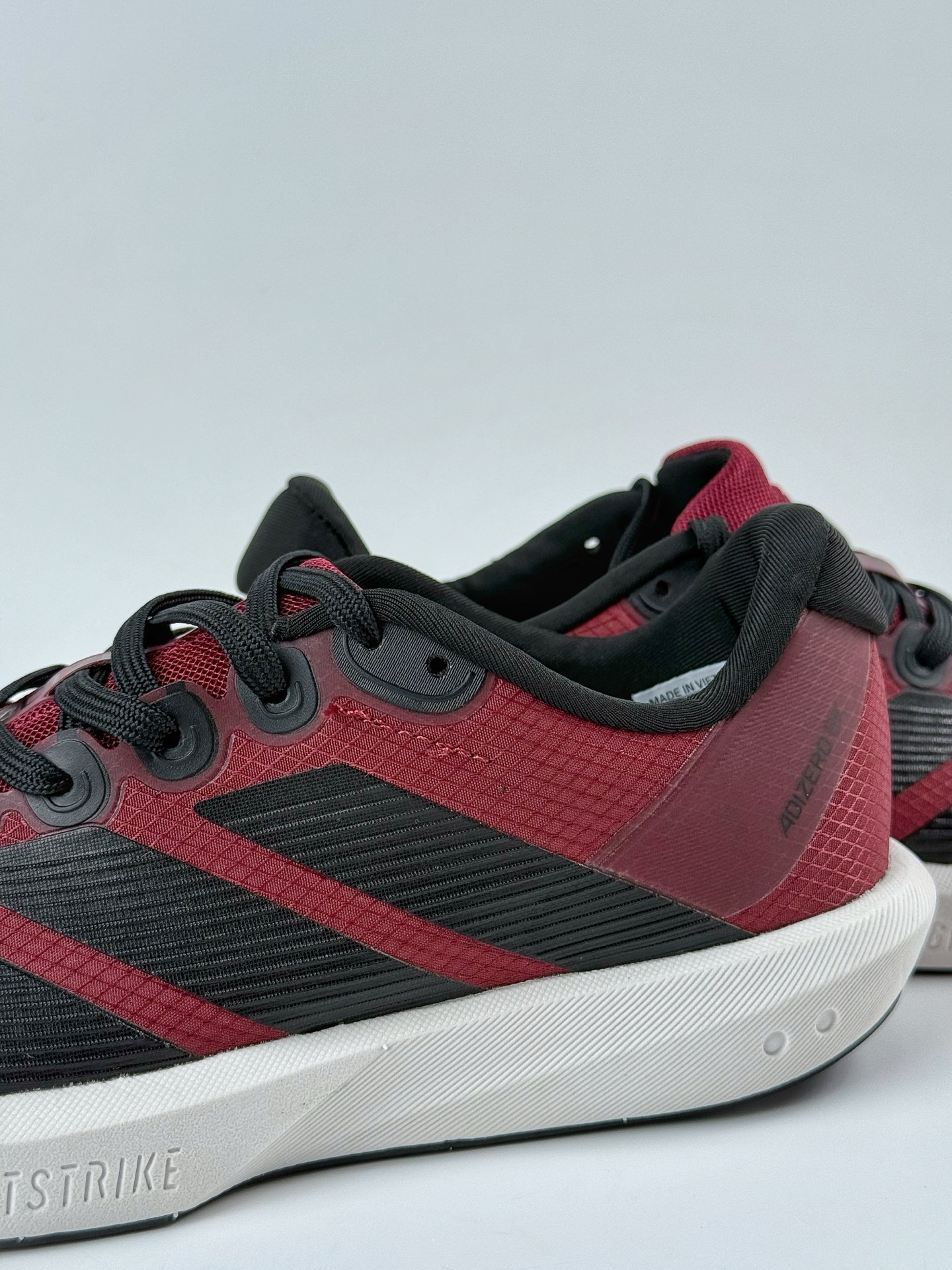 AdidAdizero BK 阿迪超轻透气缓震跑鞋 JP6582
