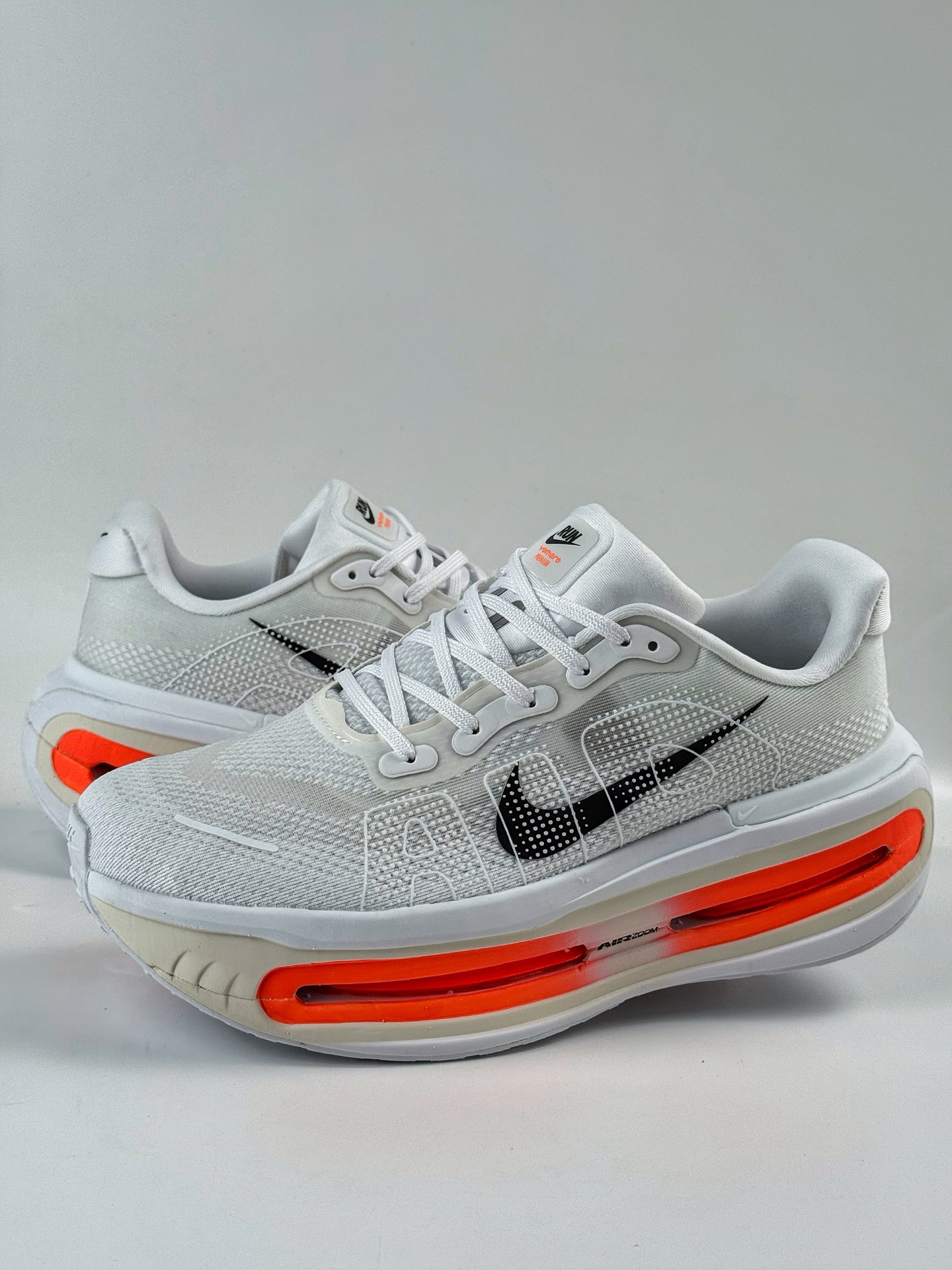 NIKE ZOOM PREMIUM 运动休闲跑鞋 耐克双层厚底 座为耐克的“顶缓”系列 HQ2050-631