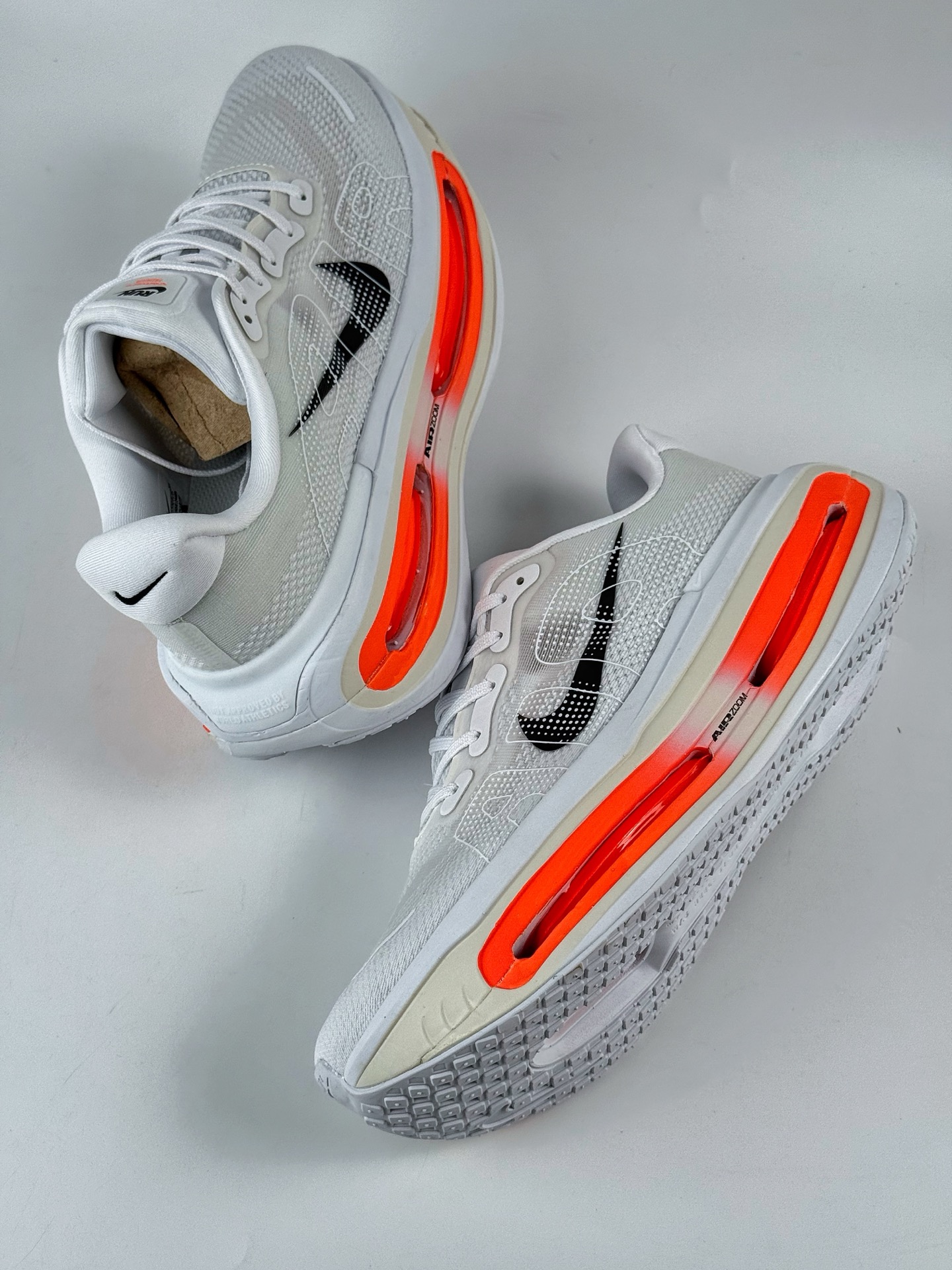 NIKE ZOOM PREMIUM 运动休闲跑鞋 耐克双层厚底 座为耐克的“顶缓”系列 HQ2050-631