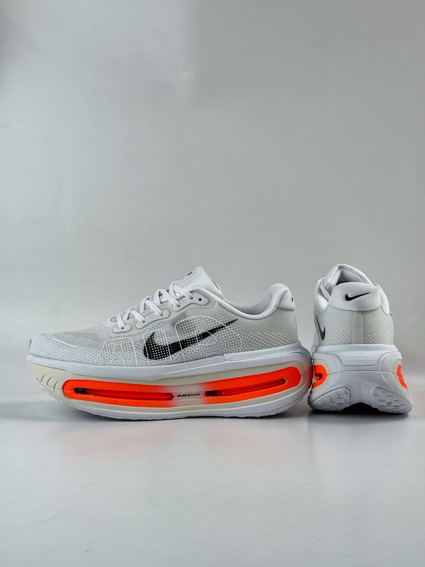 NIKE ZOOM PREMIUM 运动休闲跑鞋 耐克双层厚底 座为耐克的“顶缓”系列 HQ2050-631