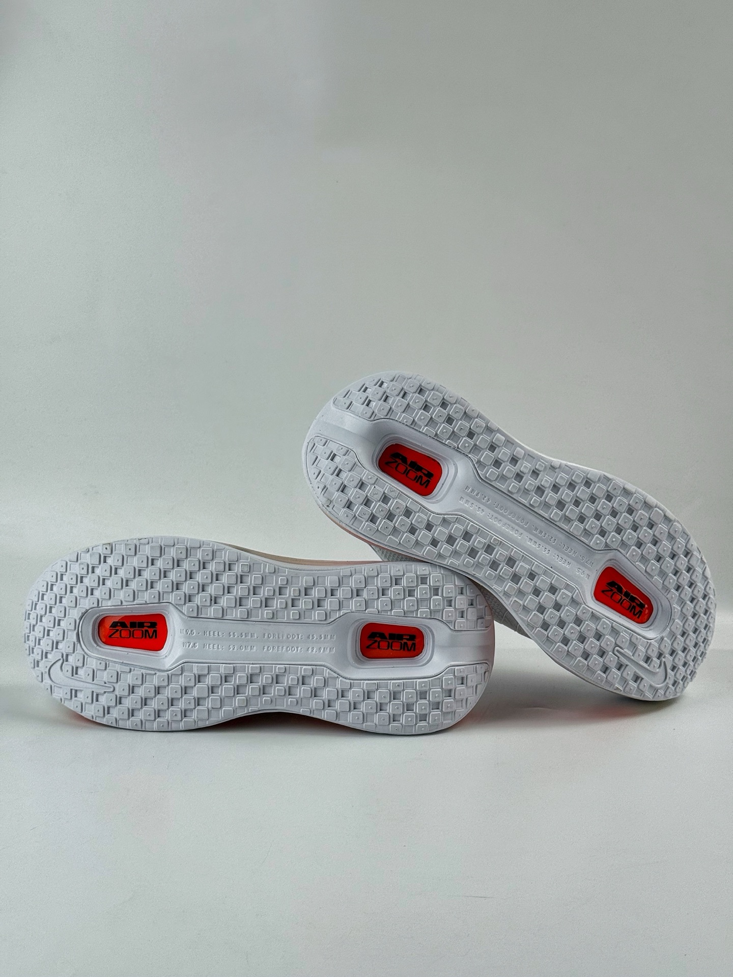 NIKE ZOOM PREMIUM 运动休闲跑鞋 耐克双层厚底 座为耐克的“顶缓”系列 HQ2050-631