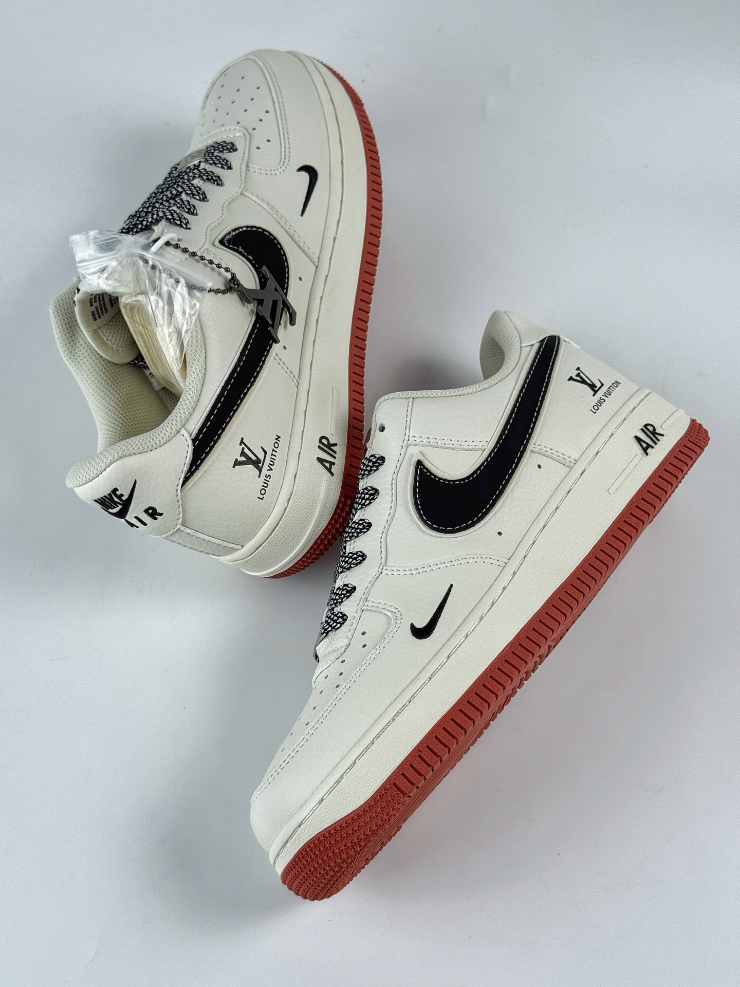 Nike Air Force 1 Low 07 x Louis Vuitton 白黑小勾满天星  CS5288-020