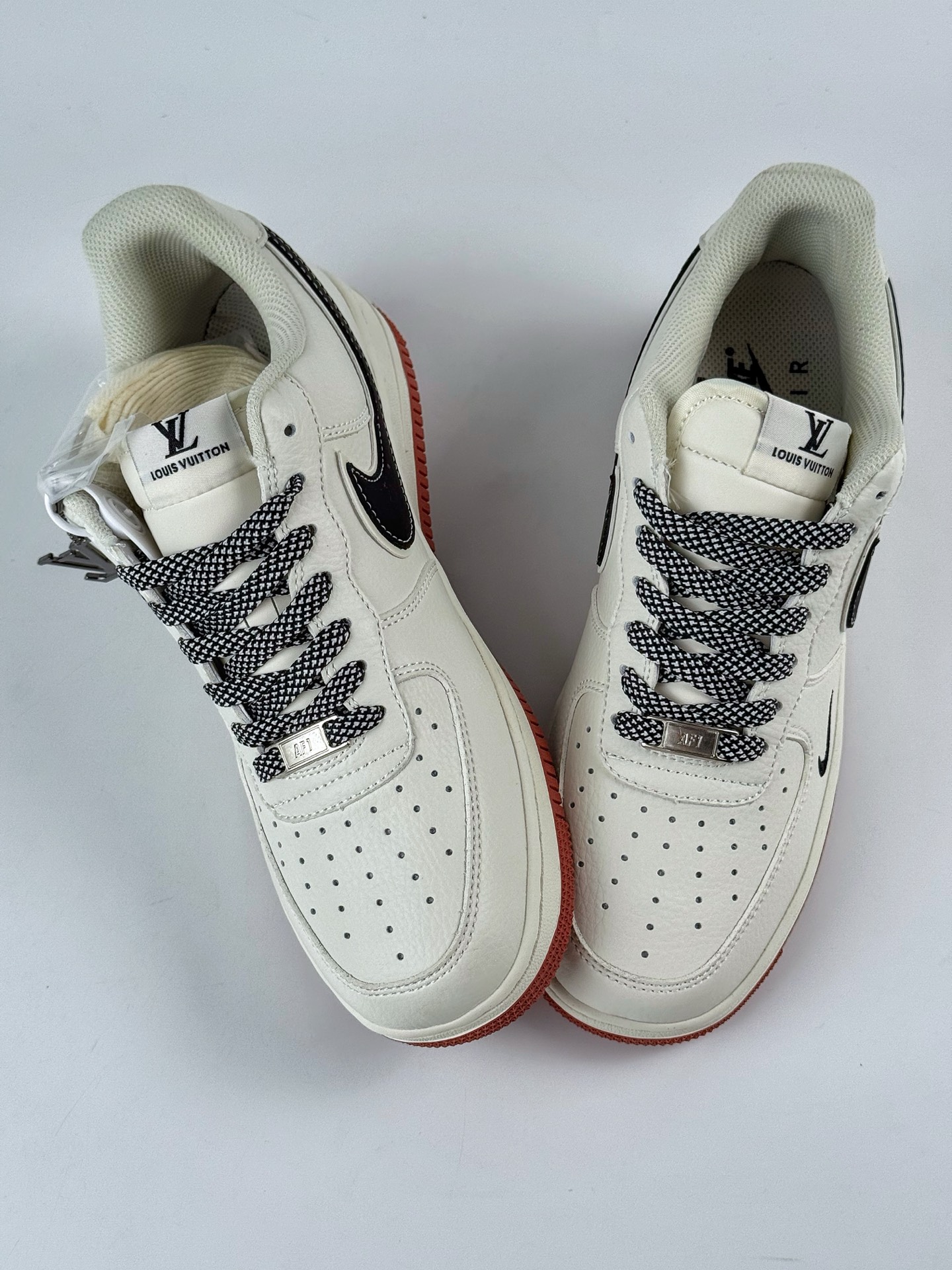 Nike Air Force 1 Low 07 x Louis Vuitton 白黑小勾满天星  CS5288-020