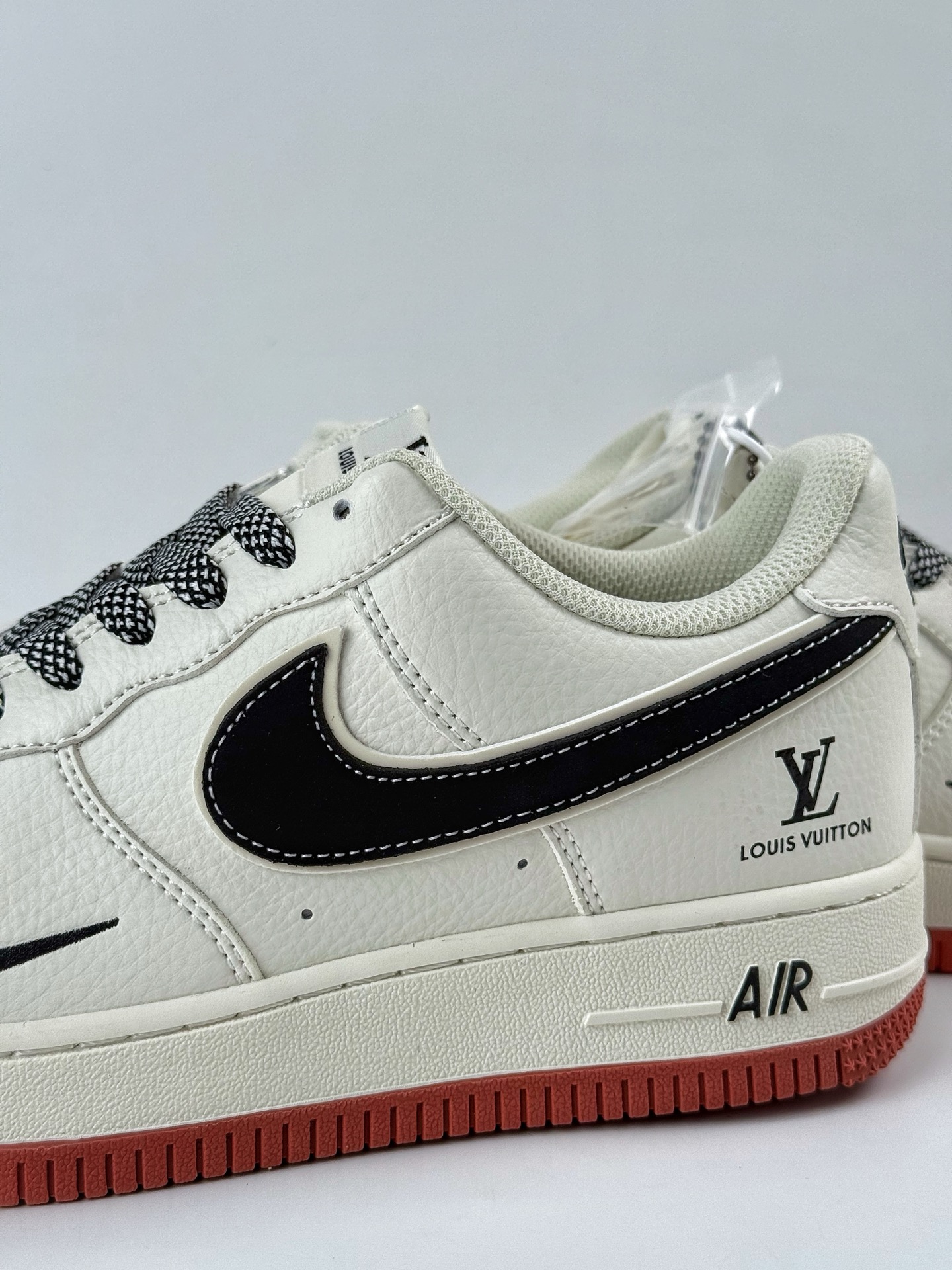 Nike Air Force 1 Low 07 x Louis Vuitton 白黑小勾满天星  CS5288-020