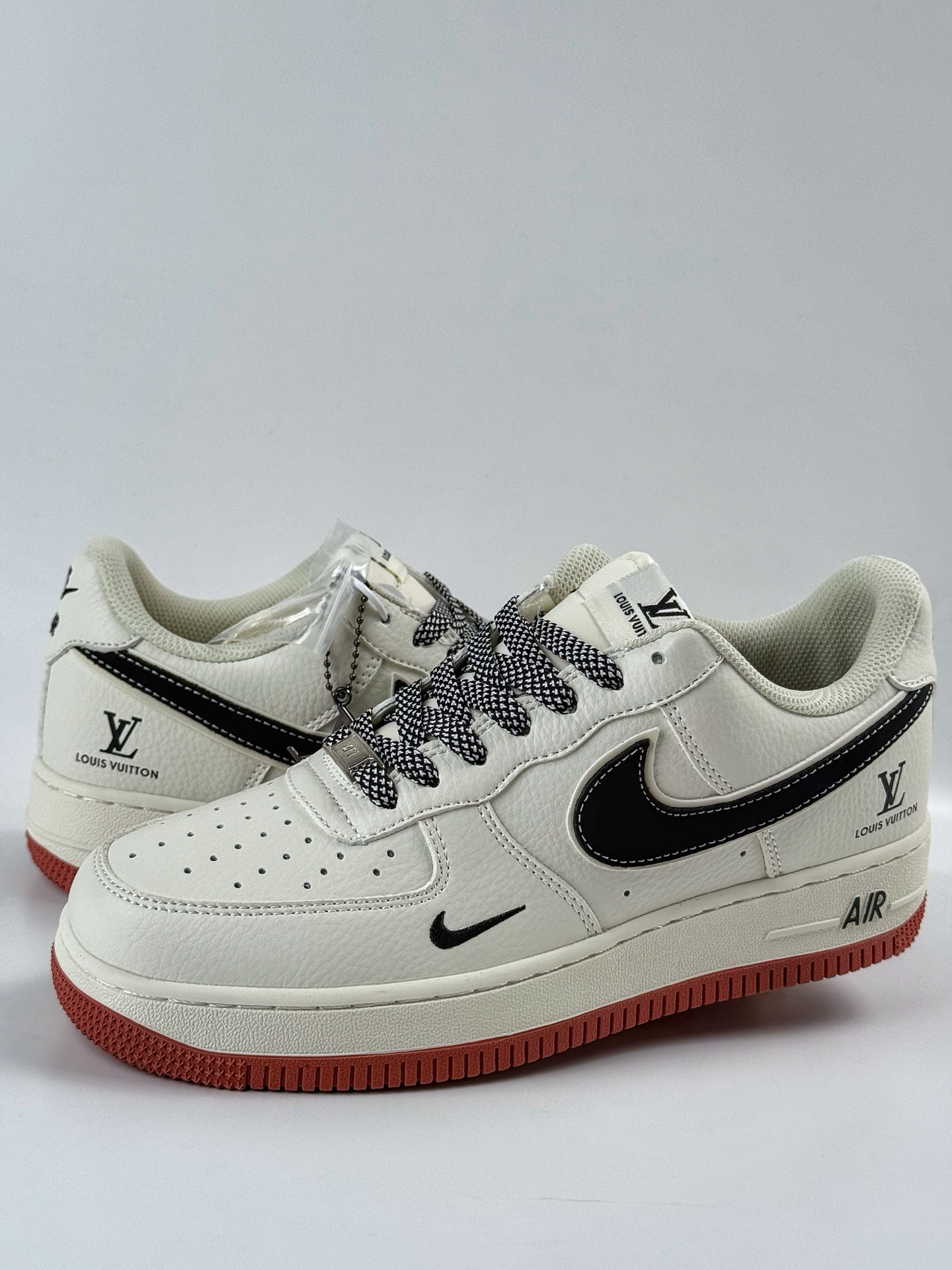 Nike Air Force 1 Low 07 x Louis Vuitton 白黑小勾满天星  CS5288-020