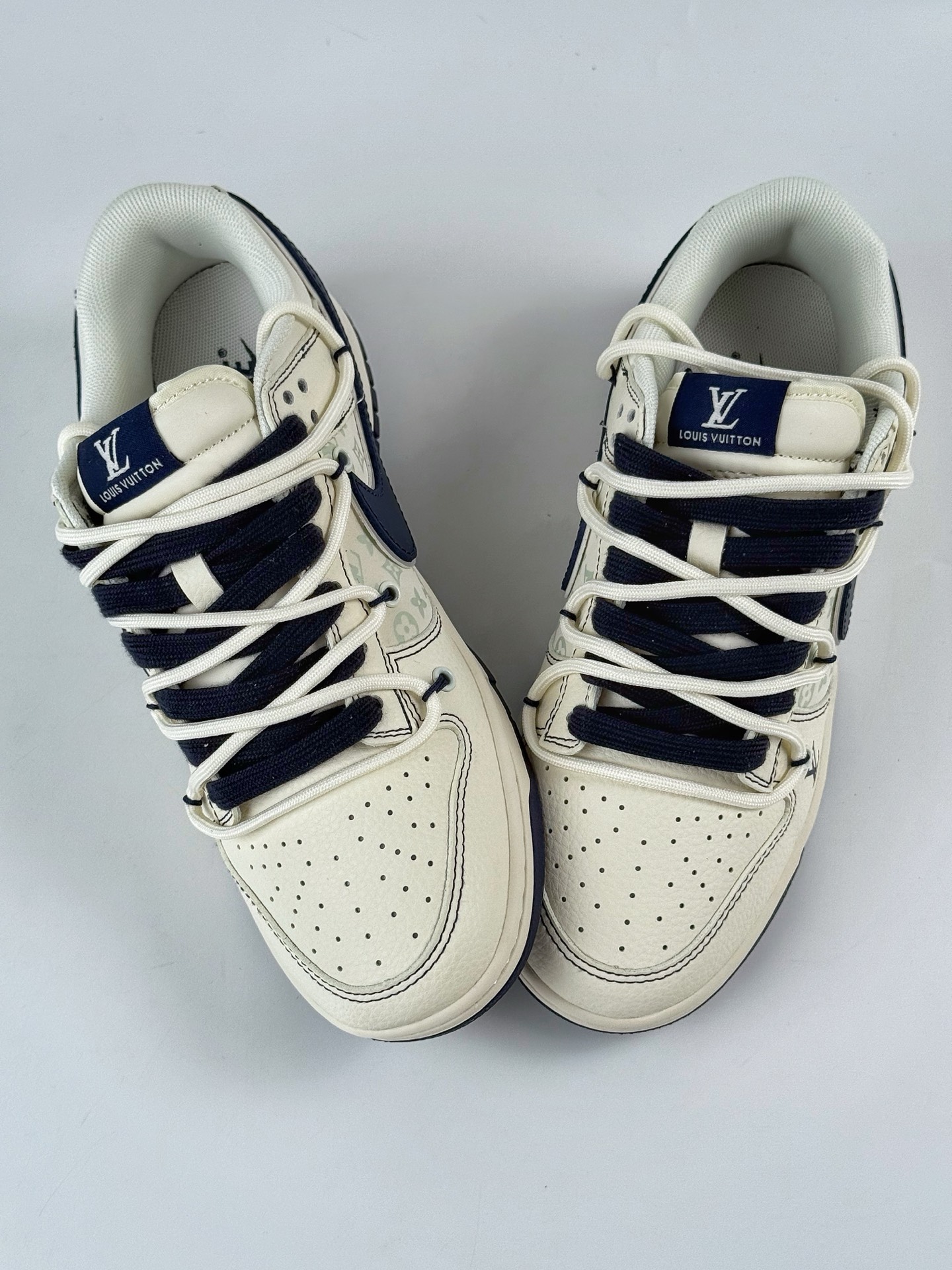 300 Nike SB Dunk Low x Louis Vuitton 米蓝绑带 YX5066-370-Chinese UA Cheap High Quatity Brand Clothes Bags handbags Sneakers wholesale wholesaler seller from China Factory suppliers Fashion Clothing Shoes best Quality Beautiful Price 300 Nike SB Dunk Low x Louis Vuitton 米蓝绑带 YX5066-370