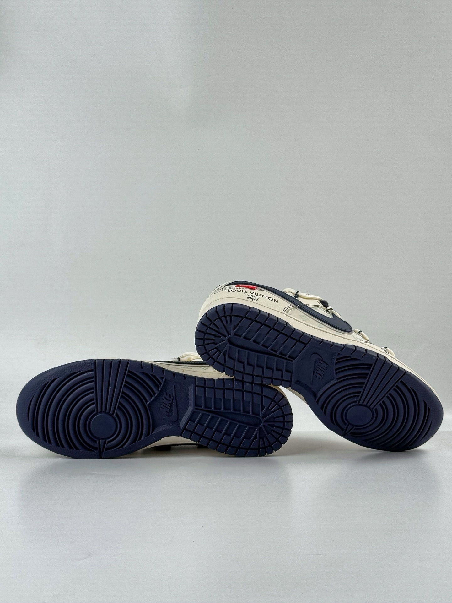 300 Nike SB Dunk Low x Louis Vuitton 米蓝绑带 YX5066-370-Chinese UA Cheap High Quatity Brand Clothes Bags handbags Sneakers wholesale wholesaler seller from China Factory suppliers Fashion Clothing Shoes best Quality Beautiful Price 300 Nike SB Dunk Low x Louis Vuitton 米蓝绑带 YX5066-370