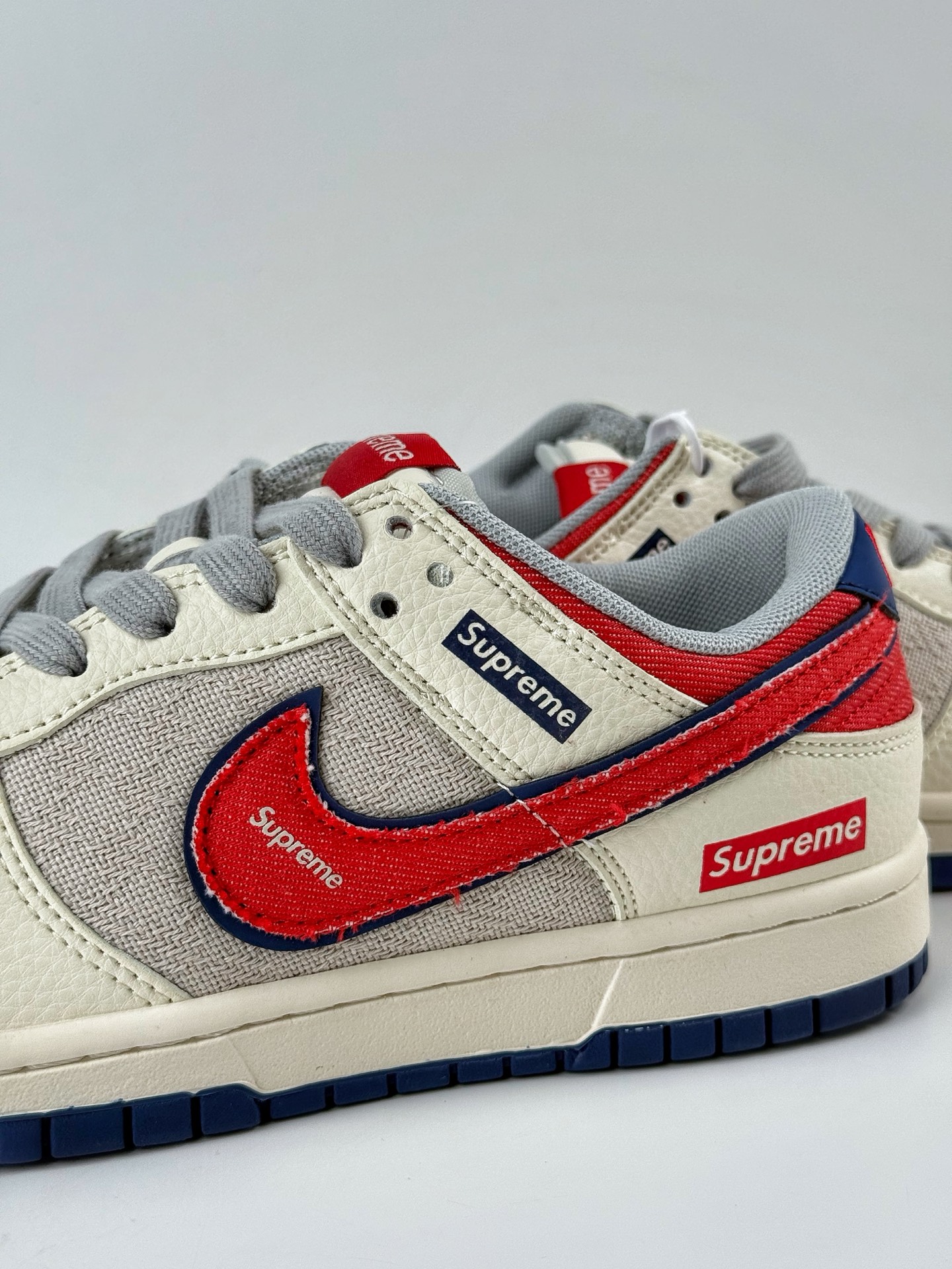 260 Nike SB Dunk Low x Supreme 白灰双小勾 XD1588-233-Chinese UA Cheap High Quatity Brand Clothes Bags handbags Sneakers wholesale wholesaler seller from China Factory suppliers Fashion Clothing Shoes best Quality Beautiful Price 260 Nike SB Dunk Low x Supreme 白灰双小勾 XD1588-233