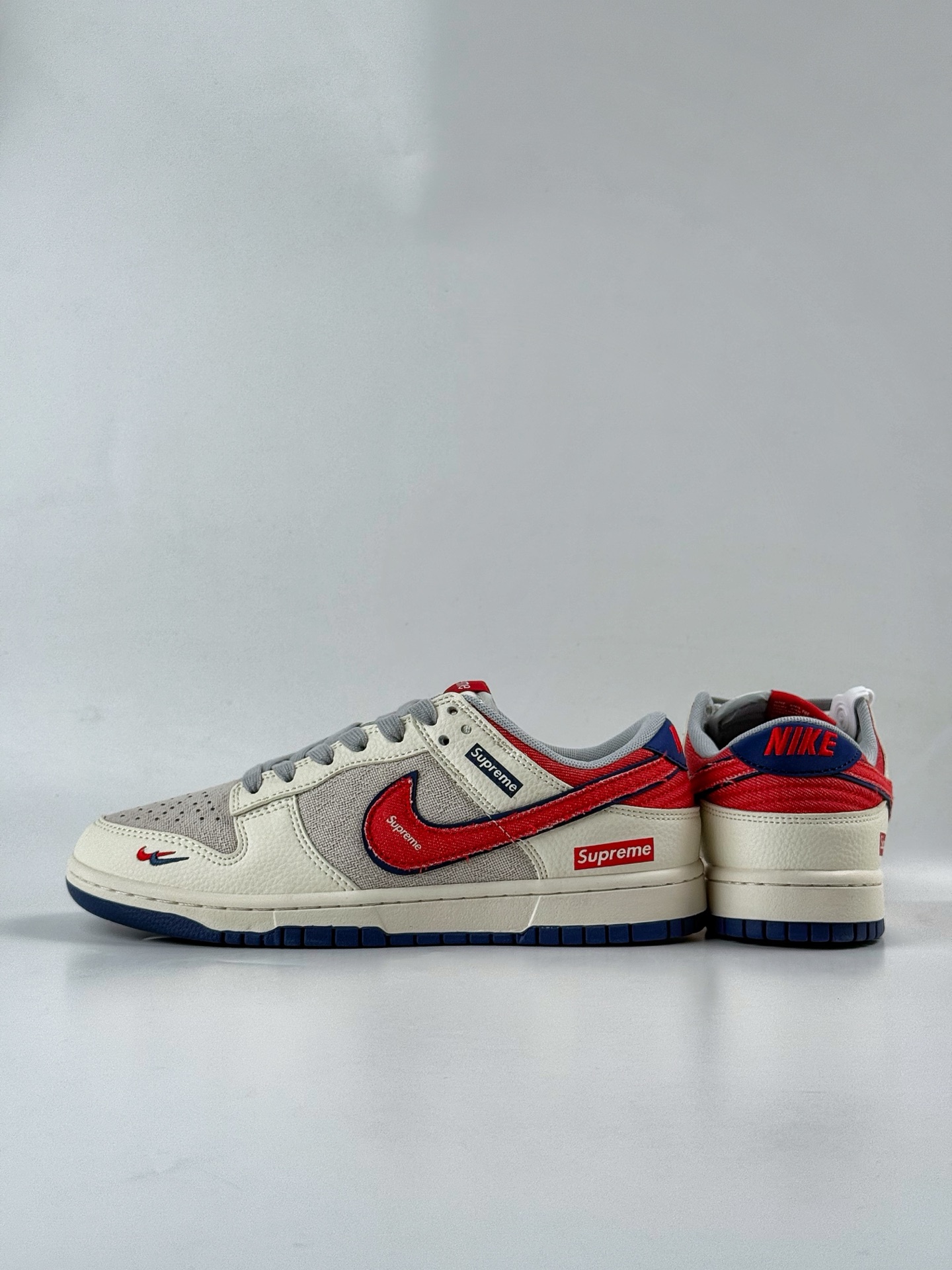 260 Nike SB Dunk Low x Supreme 白灰双小勾 XD1588-233-Chinese UA Cheap High Quatity Brand Clothes Bags handbags Sneakers wholesale wholesaler seller from China Factory suppliers Fashion Clothing Shoes best Quality Beautiful Price 260 Nike SB Dunk Low x Supreme 白灰双小勾 XD1588-233