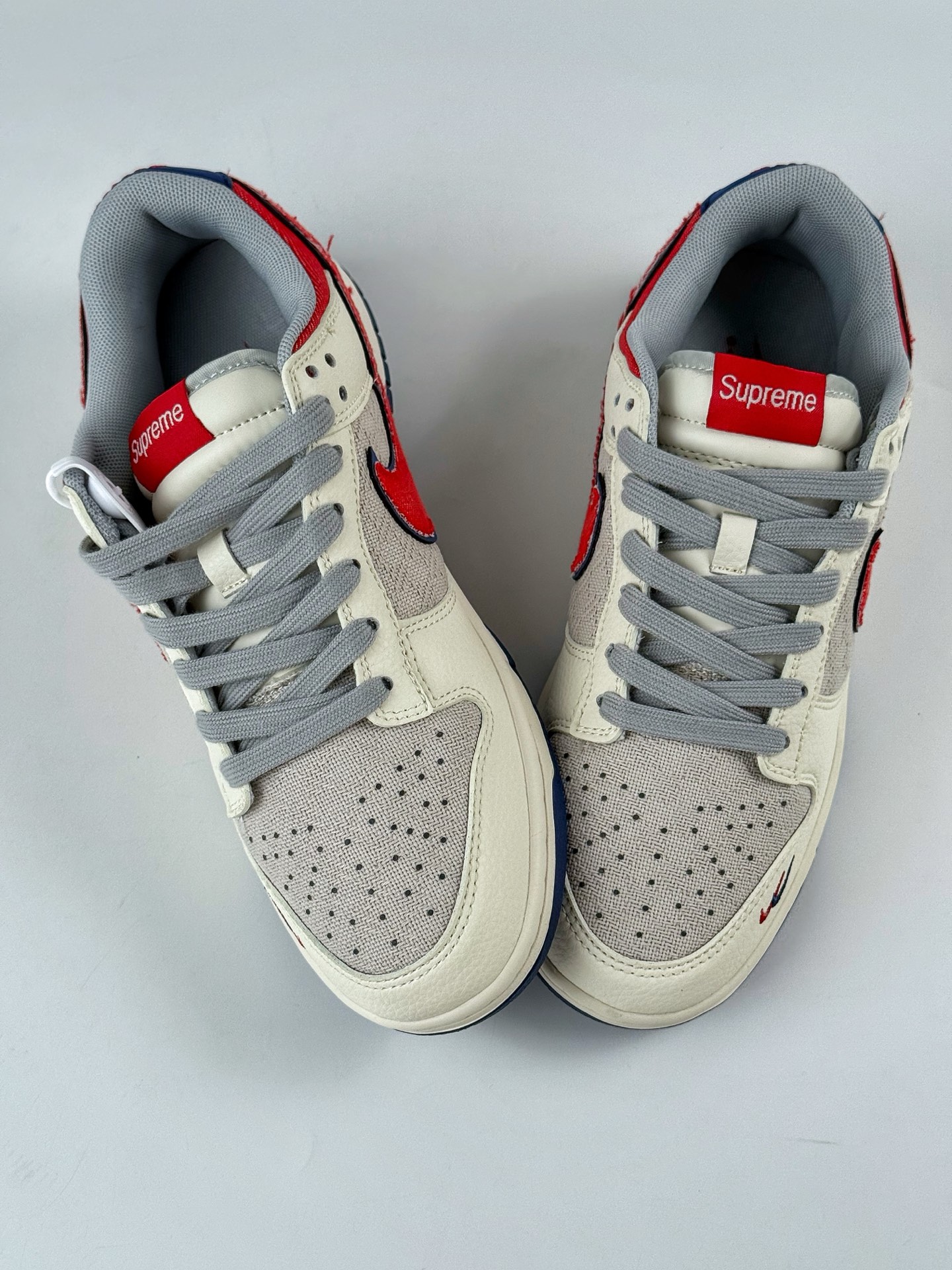 260 Nike SB Dunk Low x Supreme 白灰双小勾 XD1588-233-Chinese UA Cheap High Quatity Brand Clothes Bags handbags Sneakers wholesale wholesaler seller from China Factory suppliers Fashion Clothing Shoes best Quality Beautiful Price 260 Nike SB Dunk Low x Supreme 白灰双小勾 XD1588-233