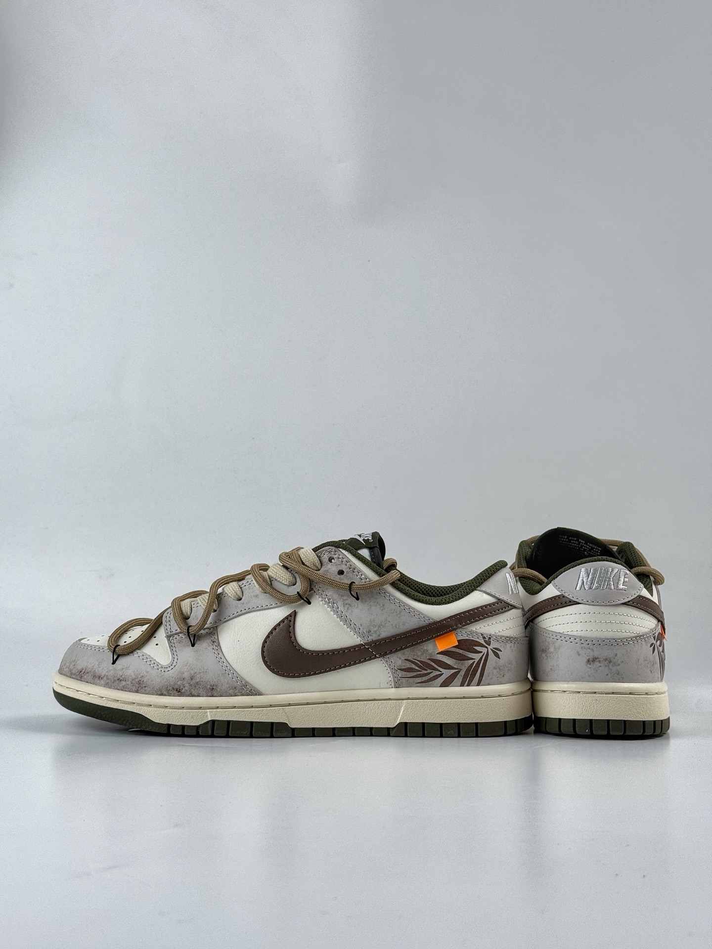 280 Nike SB Dunk Low 羽毛 复古礼盒 舒适百搭 通勤 摩卡 HF5441-102-Chinese UA Cheap High Quatity Brand Clothes Bags handbags Sneakers wholesale wholesaler seller from China Factory suppliers Fashion Clothing Shoes best Quality Beautiful Price 280 Nike SB Dunk Low 羽毛 复古礼盒 舒适百搭 通勤 摩卡 HF5441-102